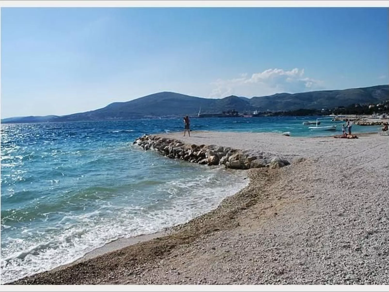 Mit Terrasse und Grill