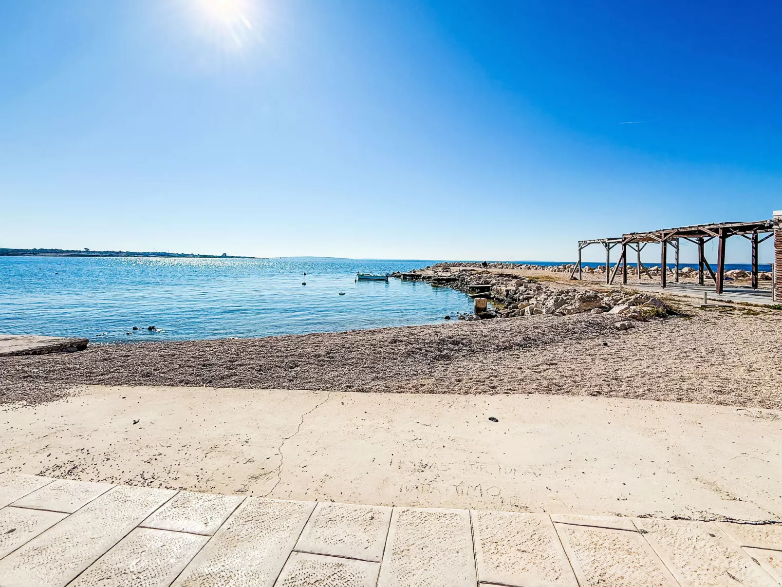 Große Ferienwohnung in Pag mit Privater Terrasse