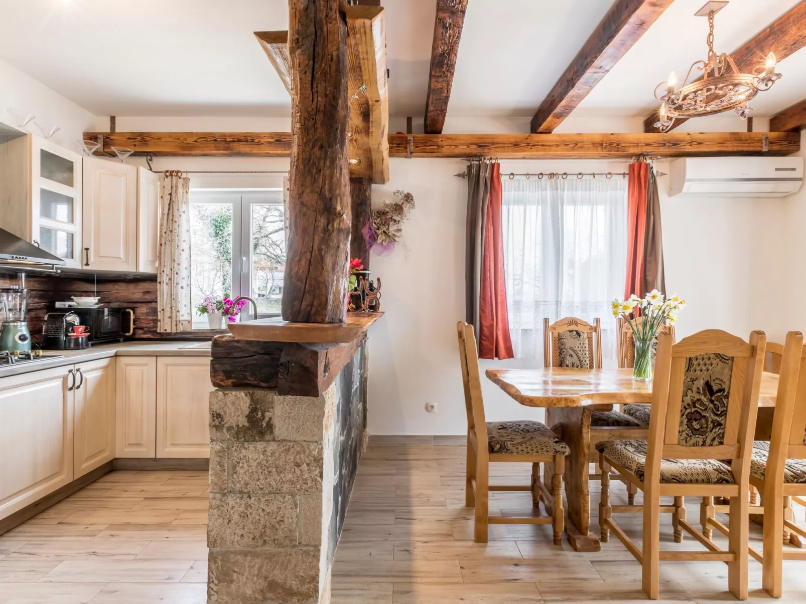 Villa Podrugovi Dvori mit Pool-Binnen