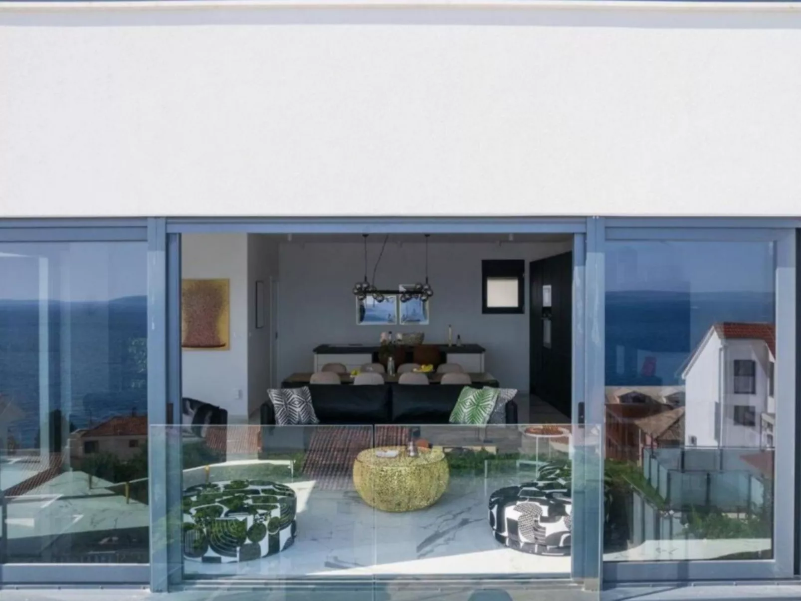 Villa Julian mit beheiztem Pool-Buiten