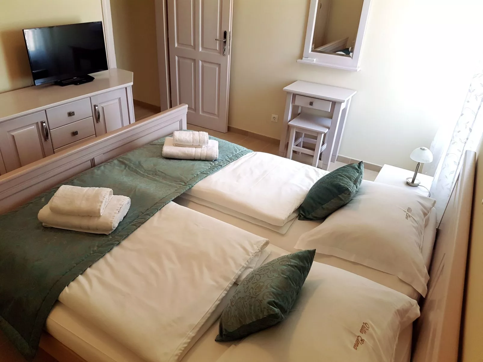 Villa Elena mit Pool, nur 60 Meter zum Meer