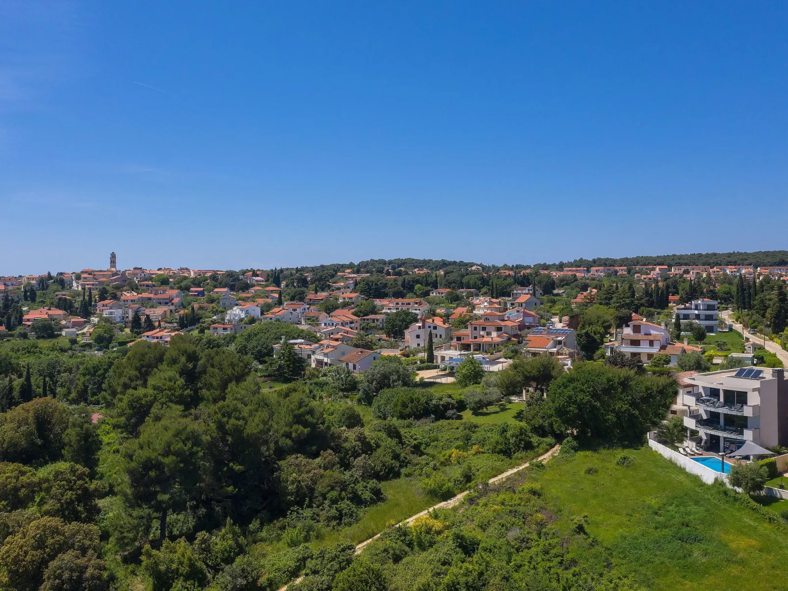 Luxusvilla Sunrise Premantur mit Pool-Buiten