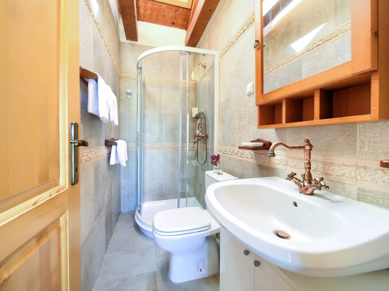 Steinvilla Margaret mit Pool und besonderem Flair