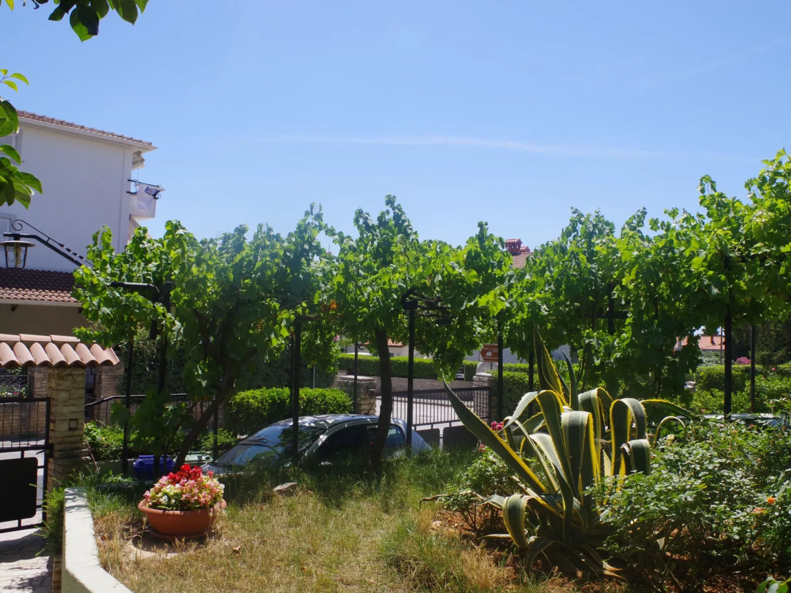 Schönes Apartment in Pješčana Uvala, Strand in der Nähe-Image-tags.info