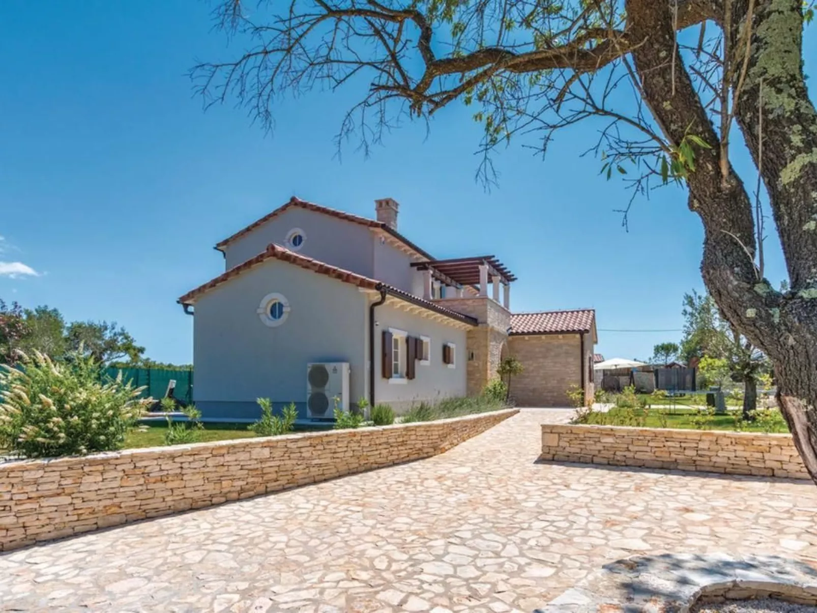 Mit Whirlpool und Sauna