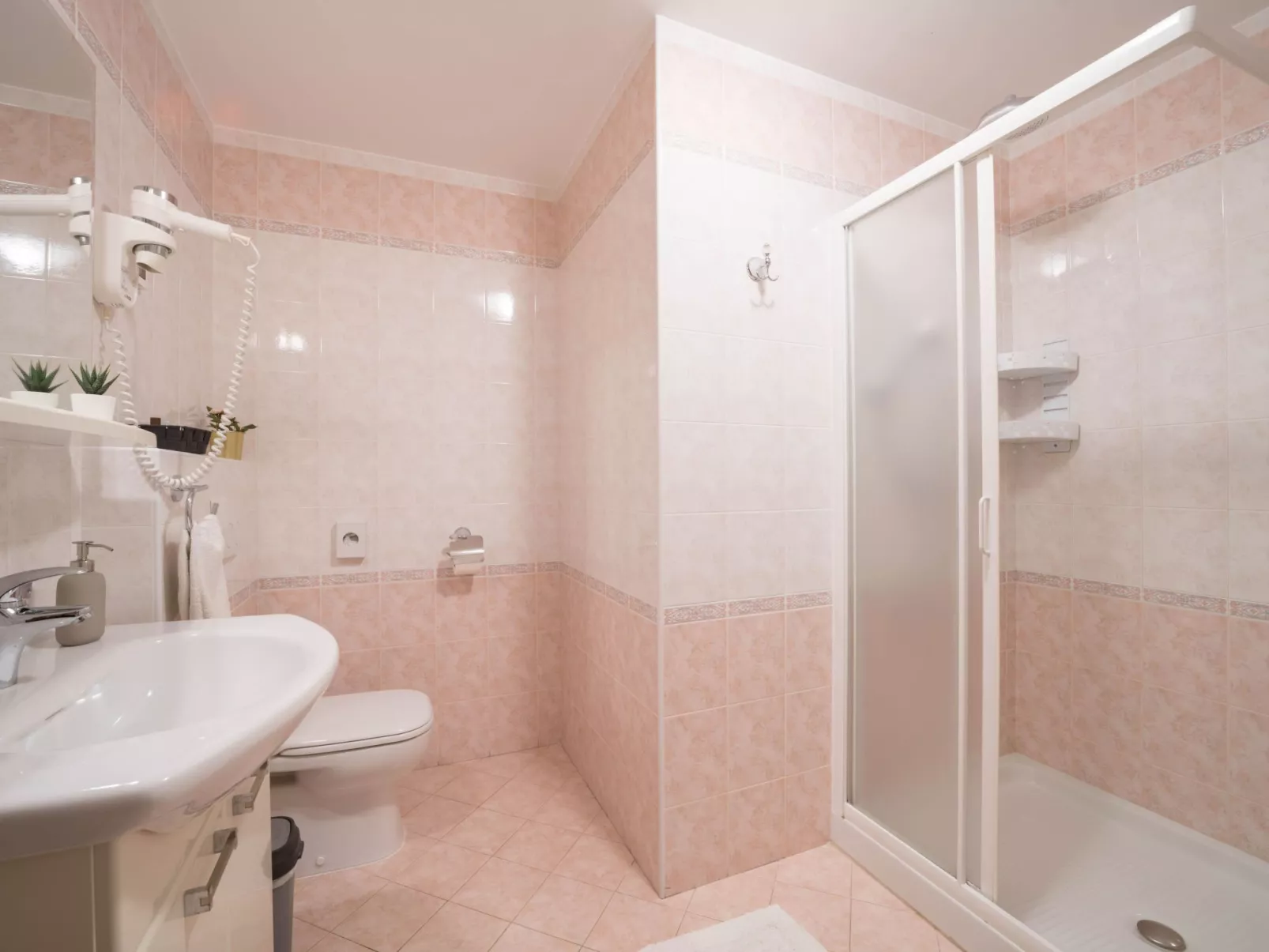 GioEin privater Bereich für 16 Personen, Pool und Sport-Binnen