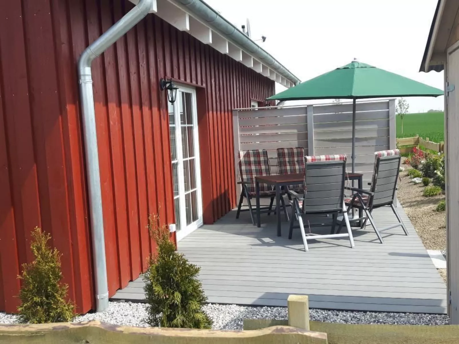 Gemütliches Schwedenhäuschen mit Terrasse