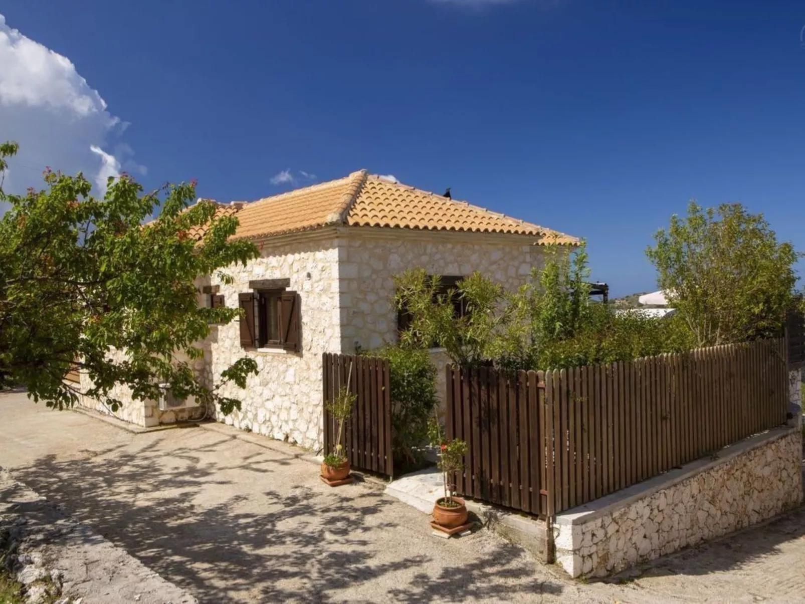 In Apollonii mit privatem Pool