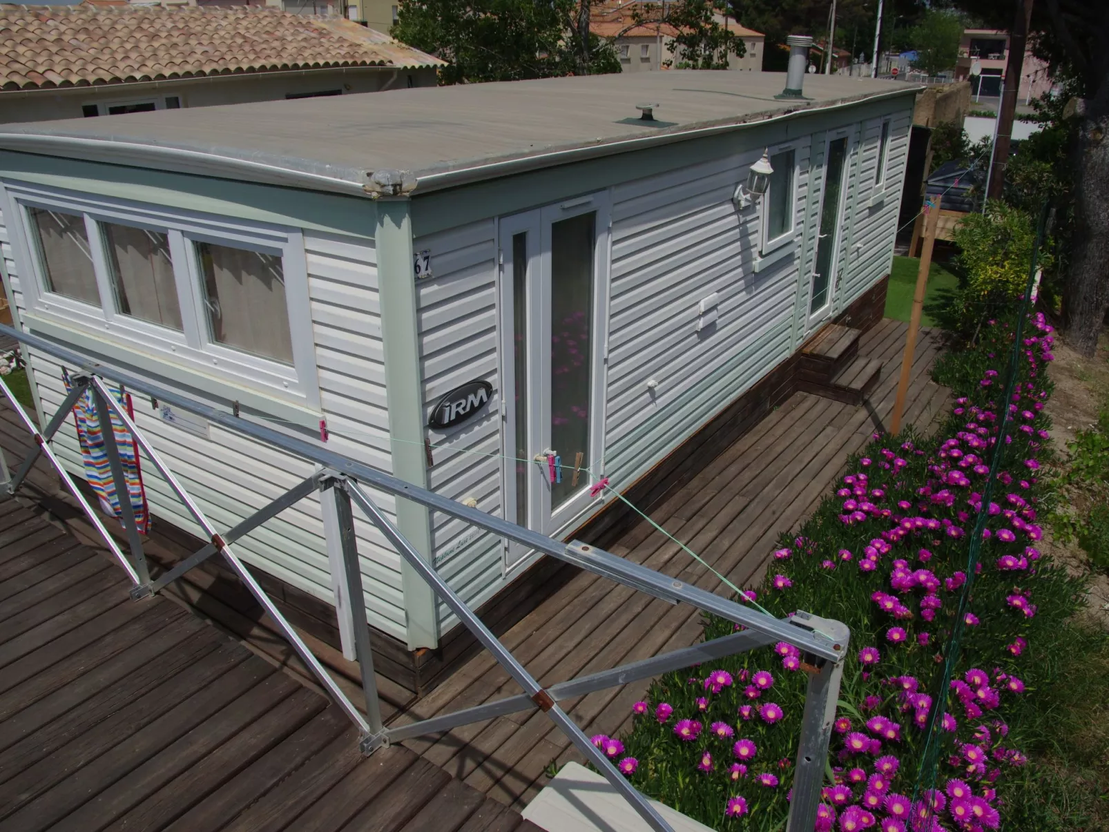 Mobiles Haus mit Blick auf das Wasser