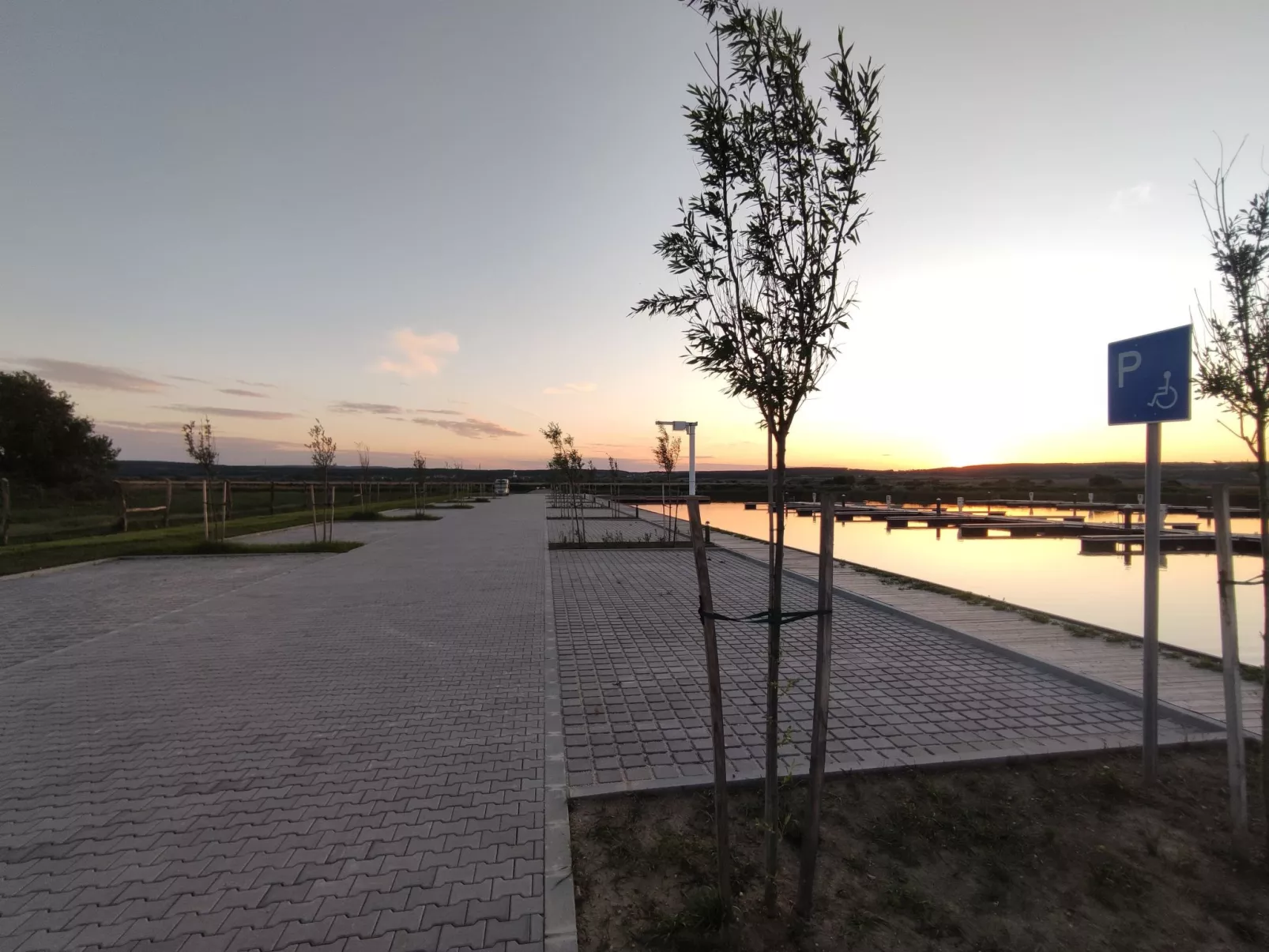 Tolles Ferienhaus mit Garten, Grill und Terrasse-Buiten