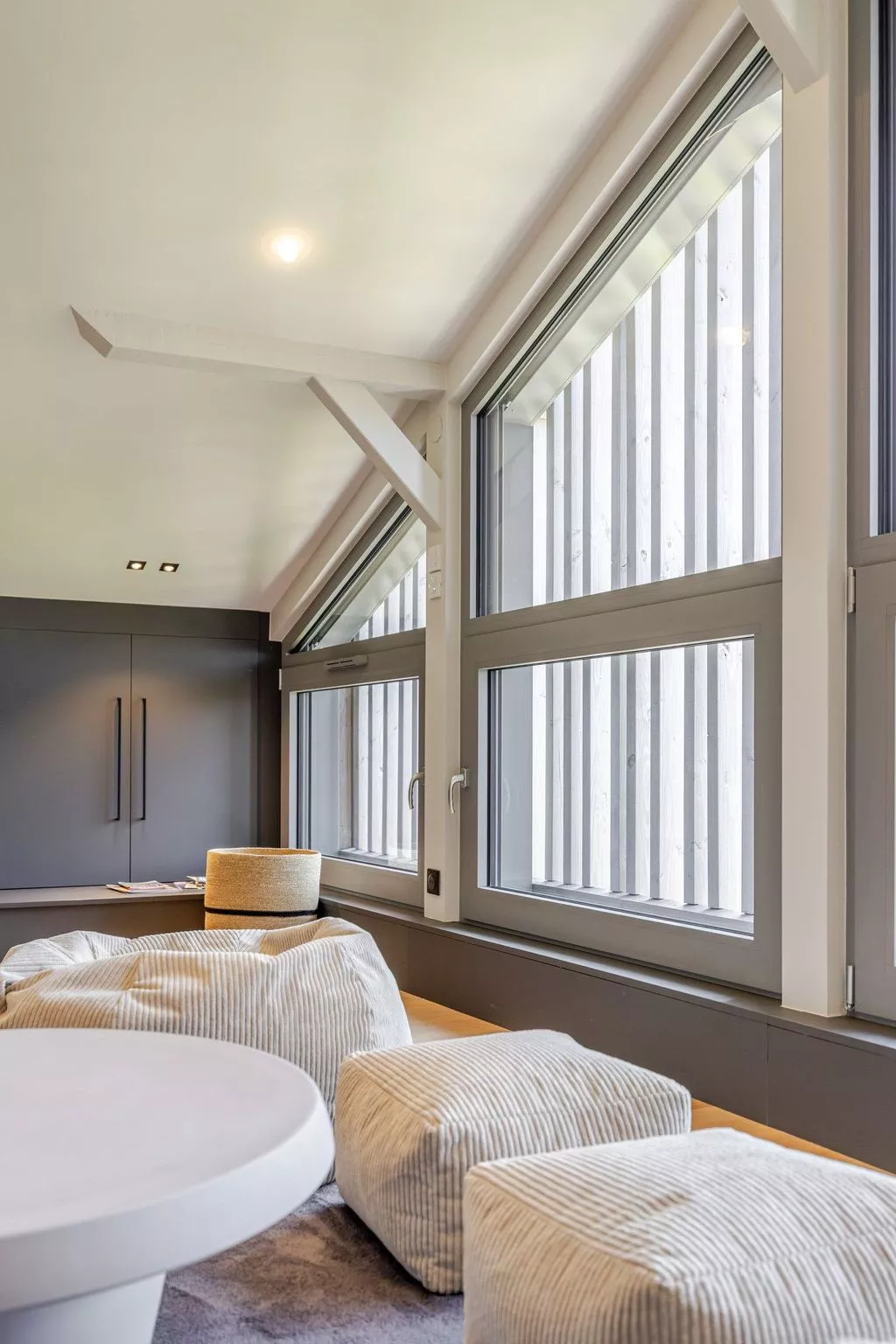 Loge aux Loups, Innenpool, Sauna, nahe am See-Image-tags.info