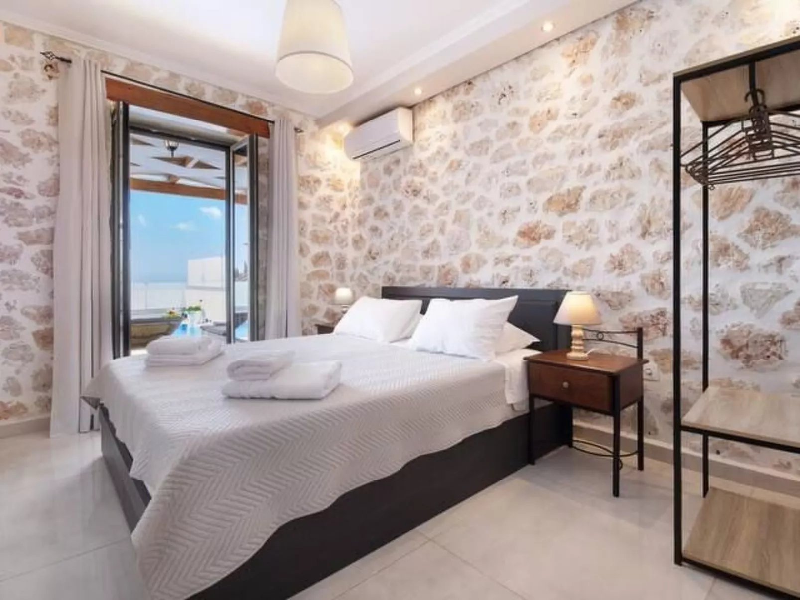 Villa Hrw mit privatem Pool