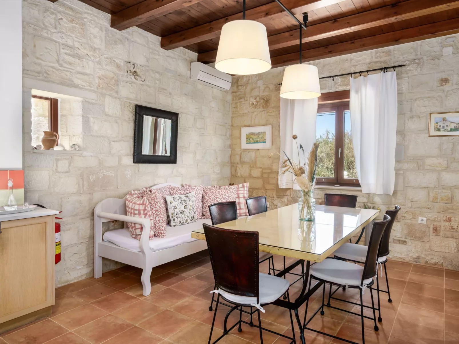 Villa aus Stein, privater Pool, BBQ 30m zum Strand-Binnen