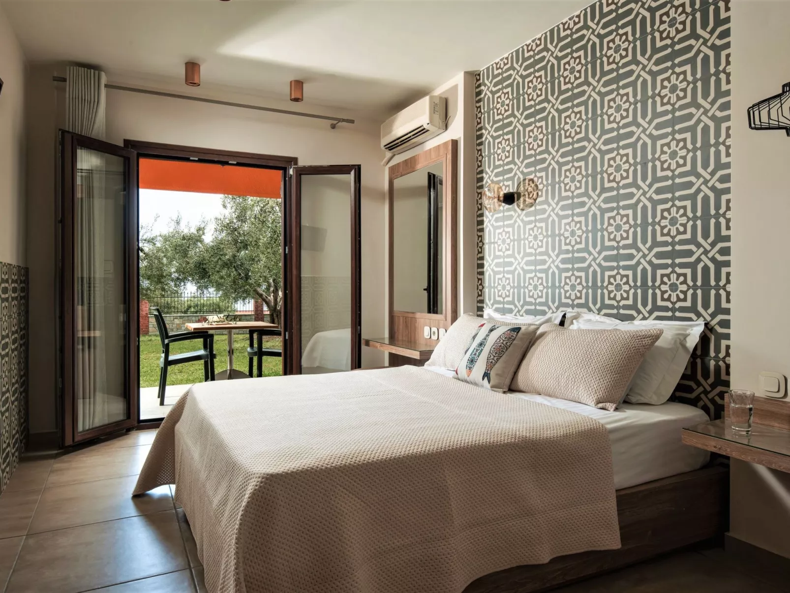 Elegantes Apartment im Erdgeschoss mit Gartenblick