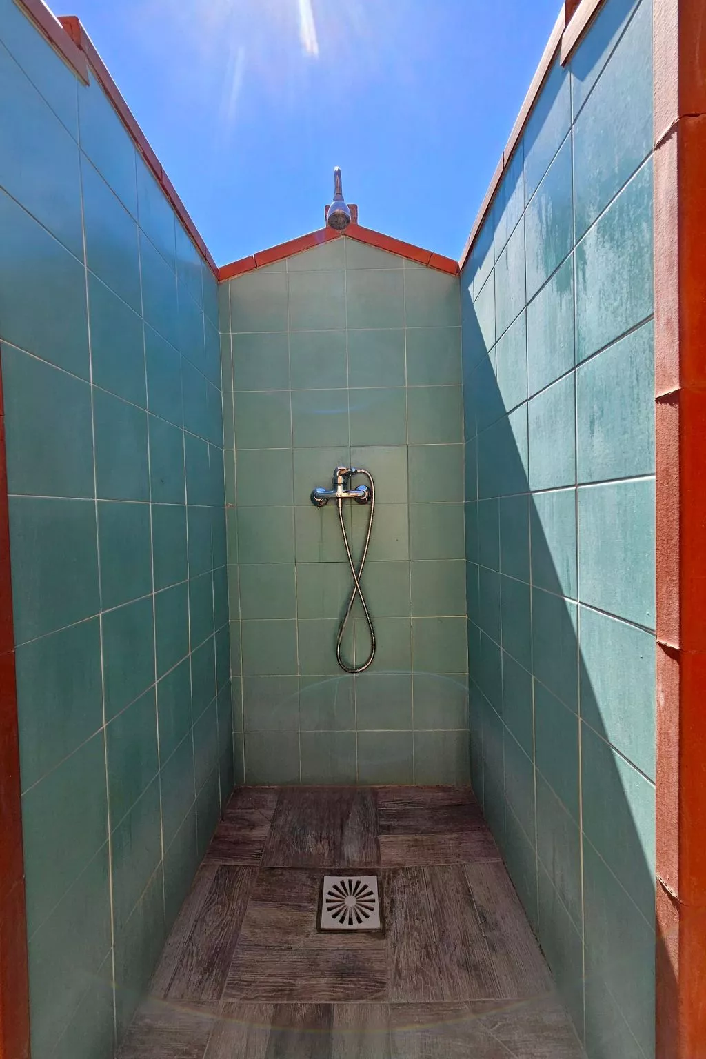 Helle mediterrane Villa mit Veranda und Garten-Image-tags.info