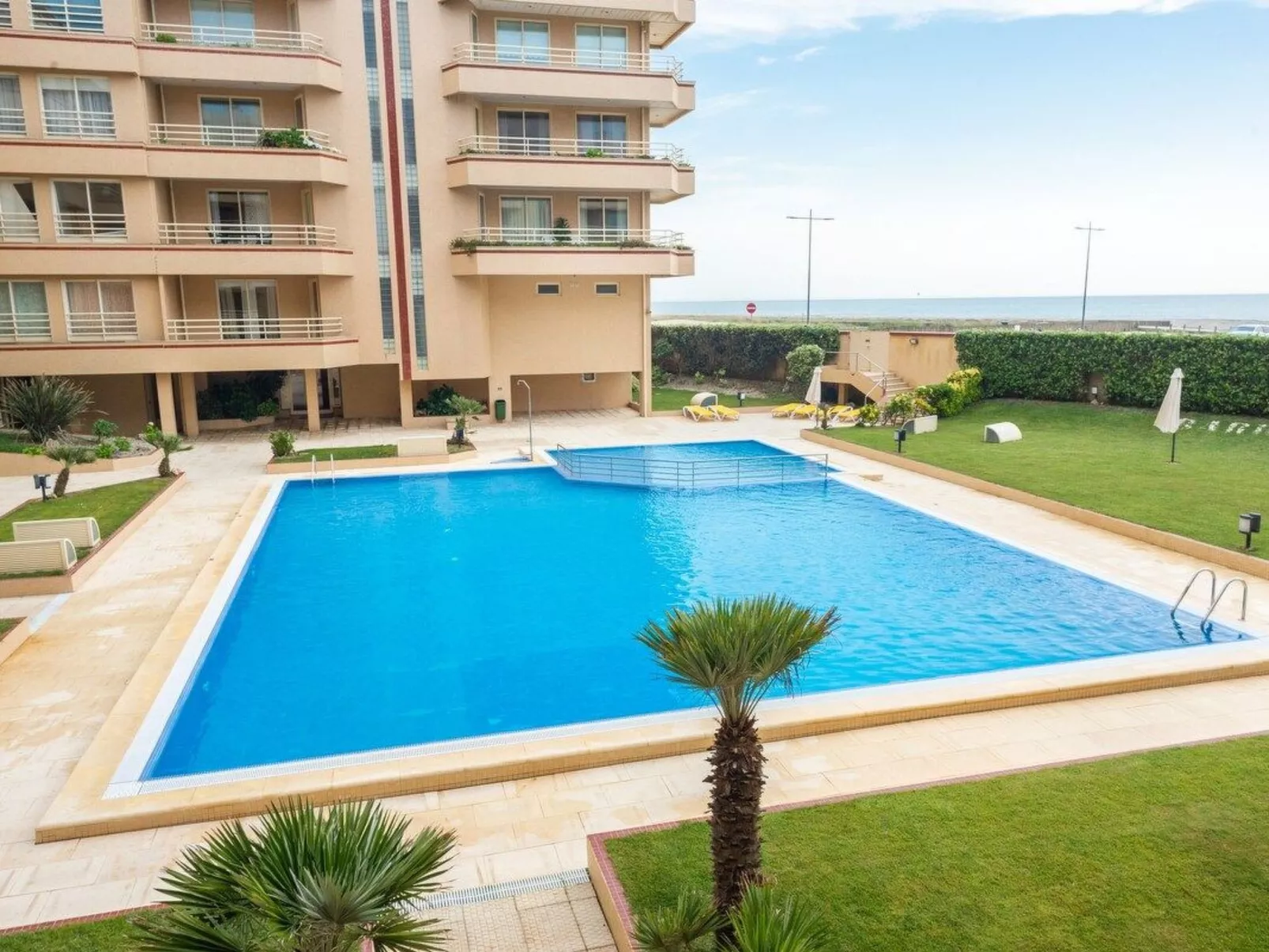 Meerblick First Line mit 2 Pools 1-Buiten