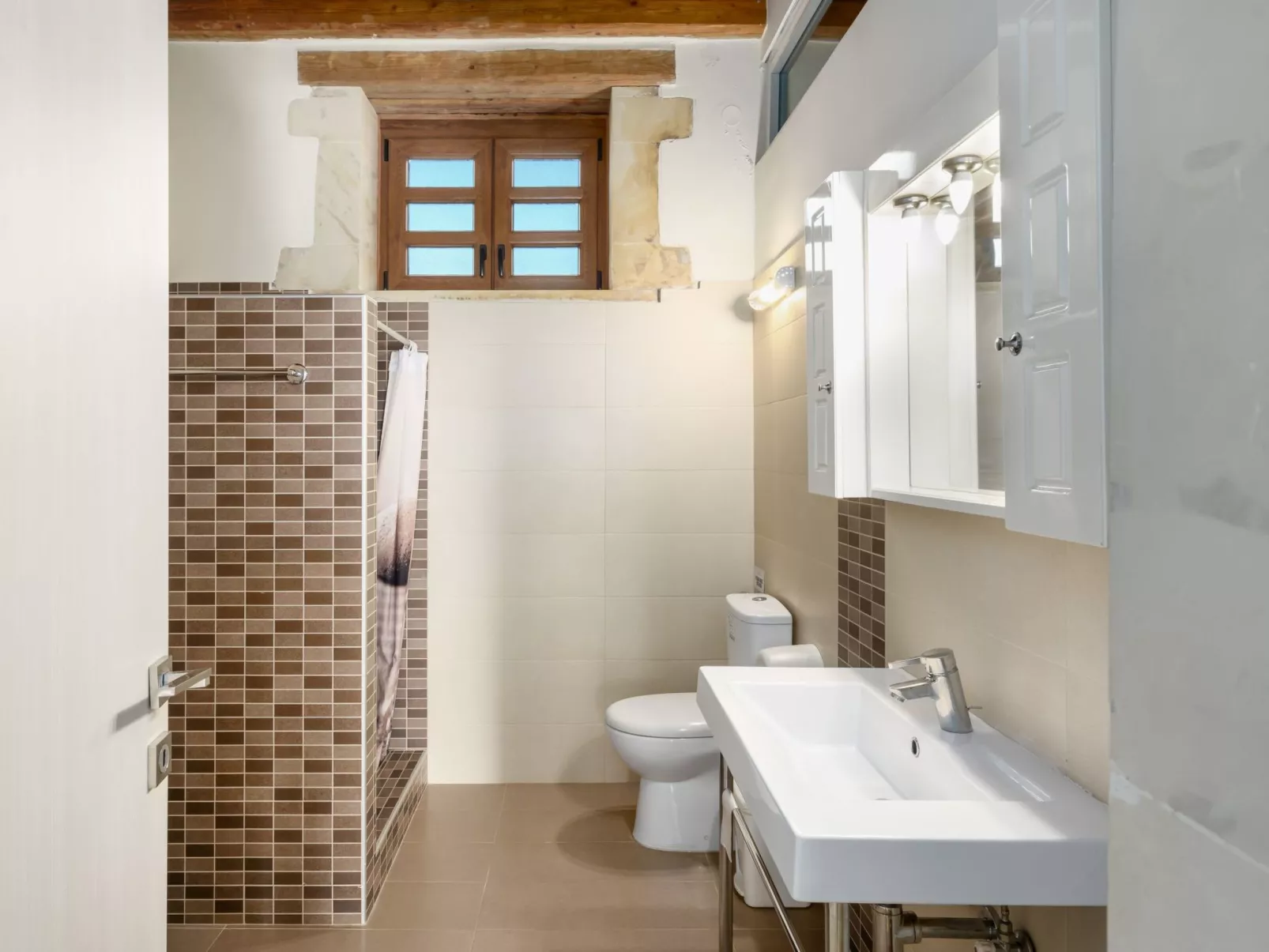 Villa "Arodamos" mit Garten, Grill und Terrasse-Binnen