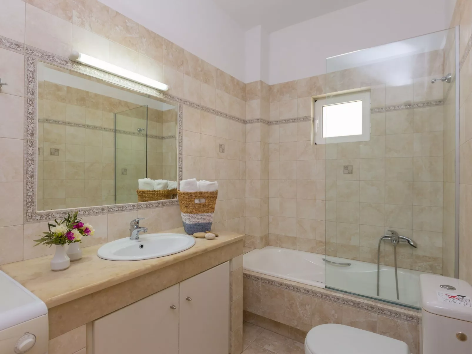 Familienvilla mit Pool, Garten, Spielplatz und BBQ-Image-tags.info