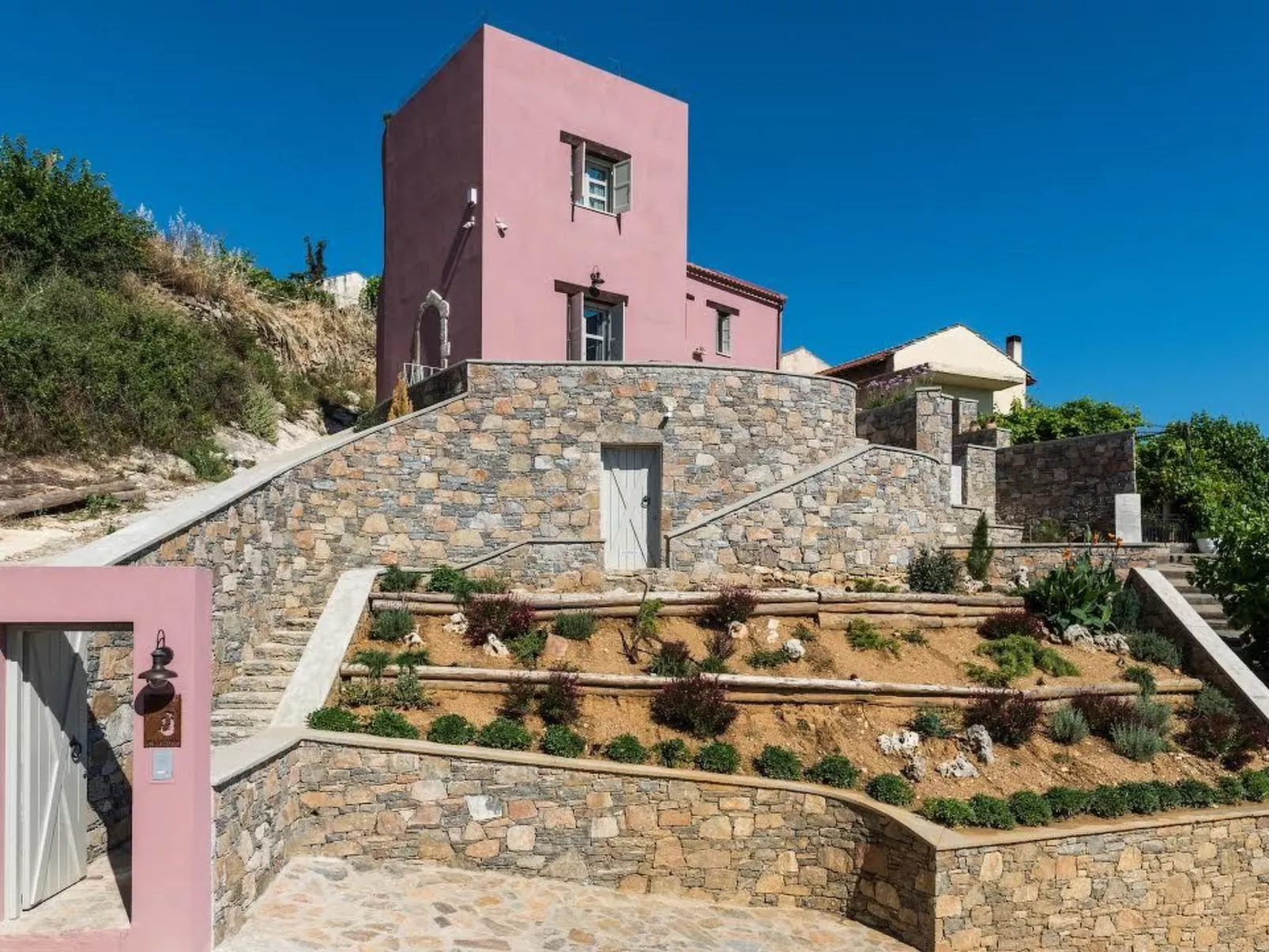 "Liodosifis" mit eigenem Pool-Image-tags.info