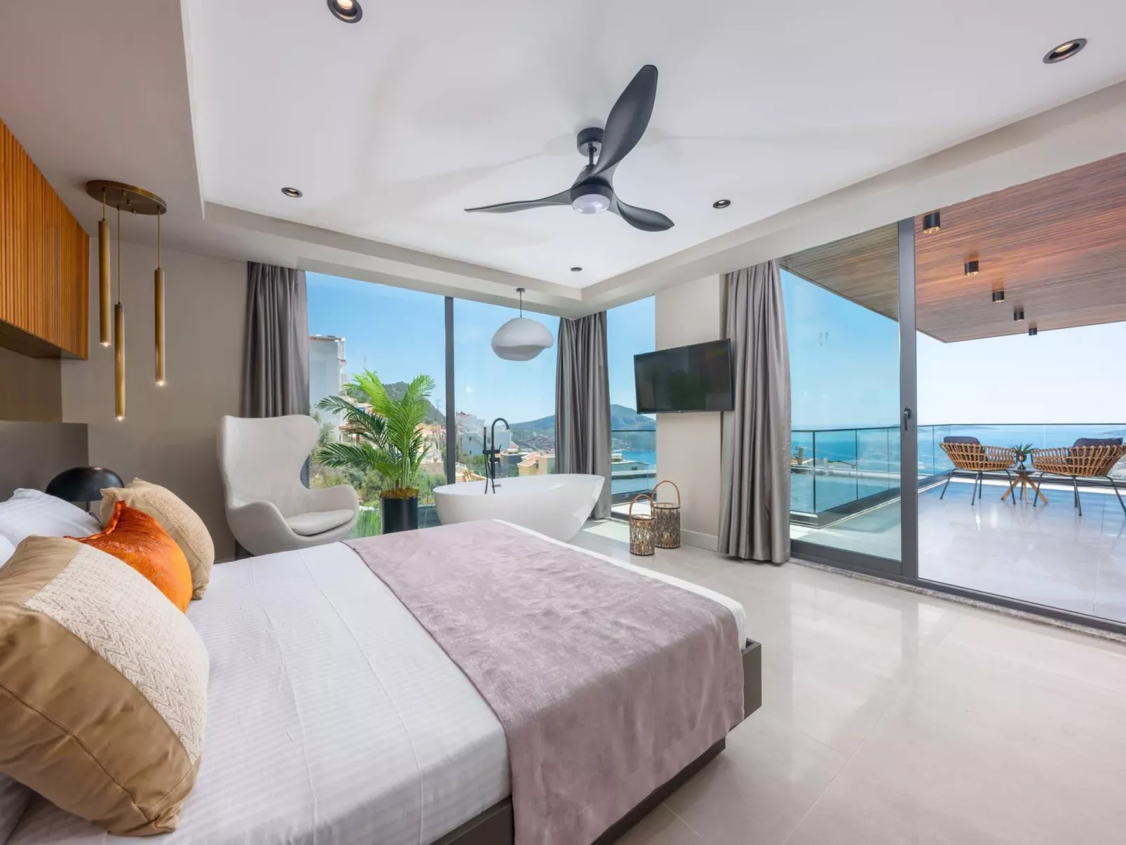 Designvilla mit Pool und spektakulärer Aussicht