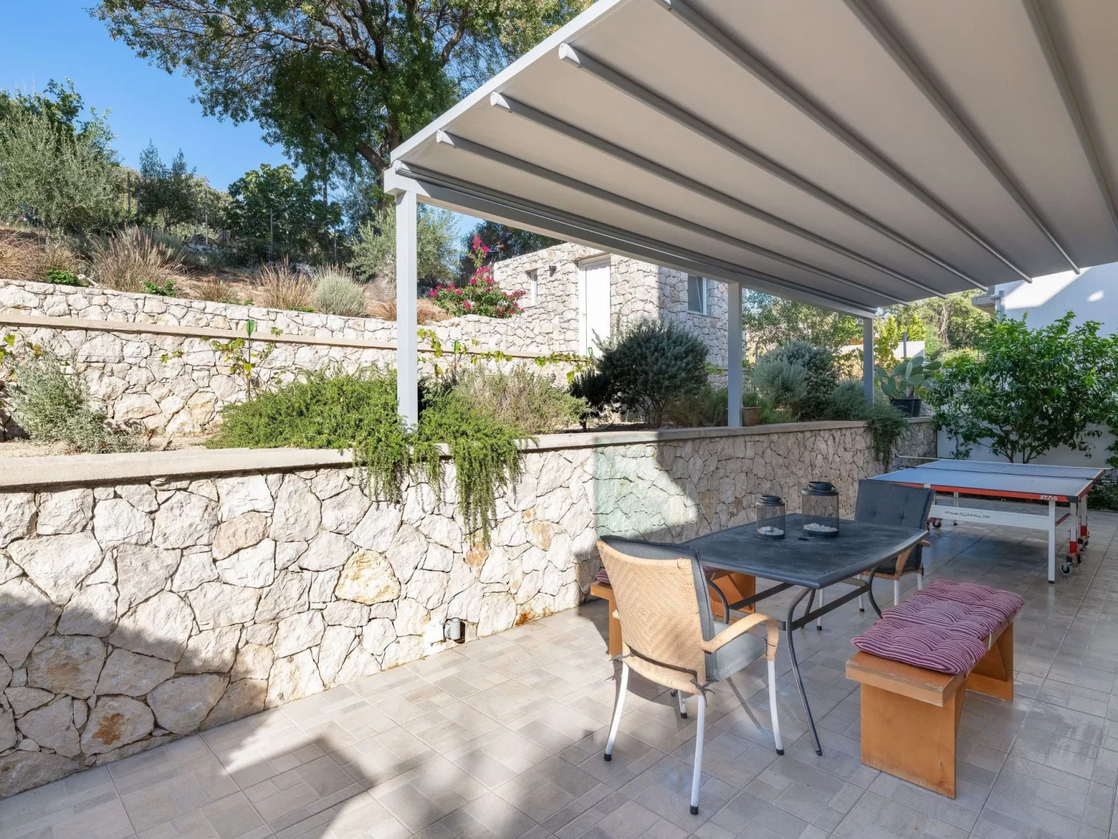 Schöne Pool-Villa Terpsis-Buiten