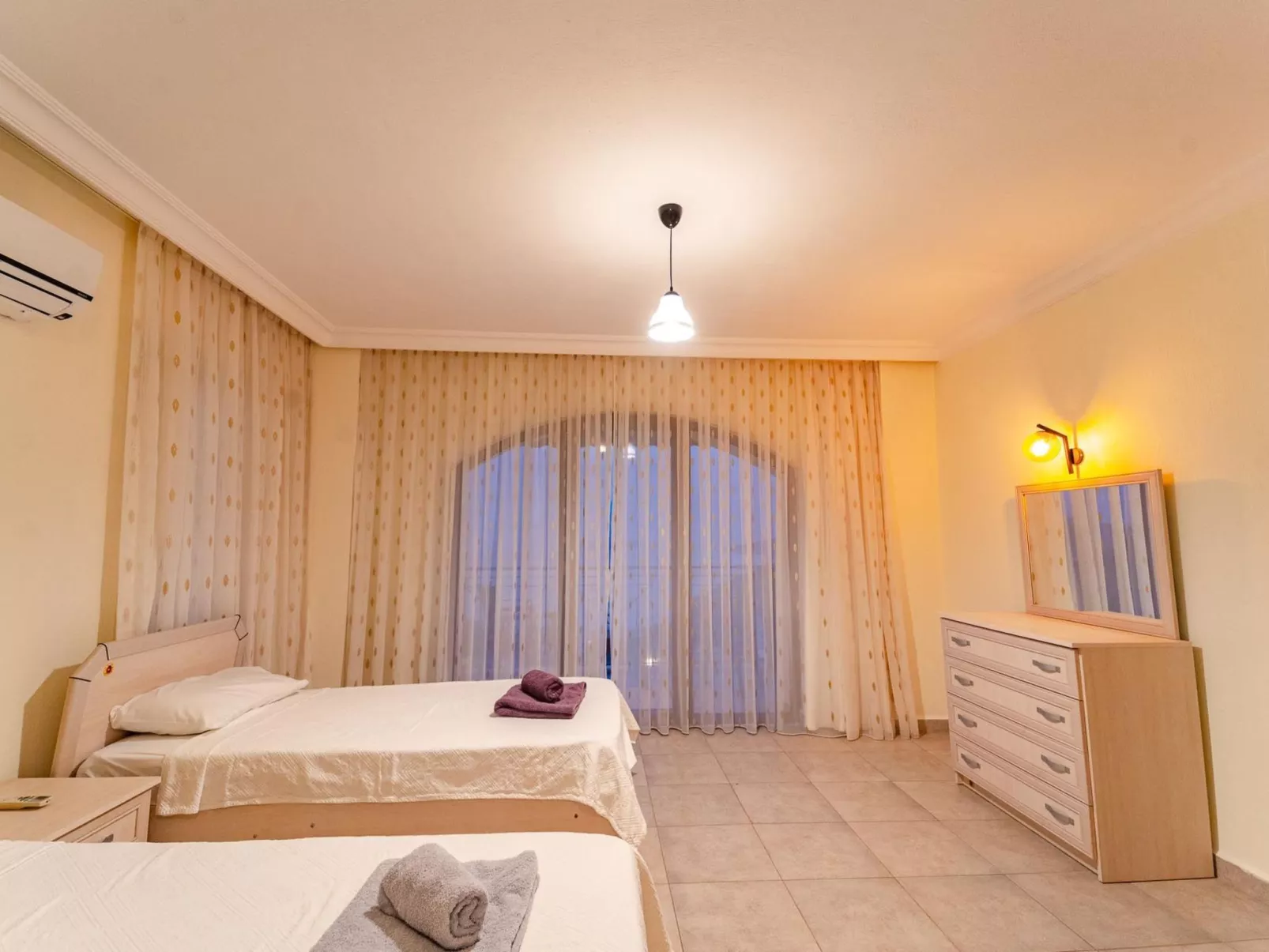 Villa aus Naturstein für 8 im Zentrum von Kalkan