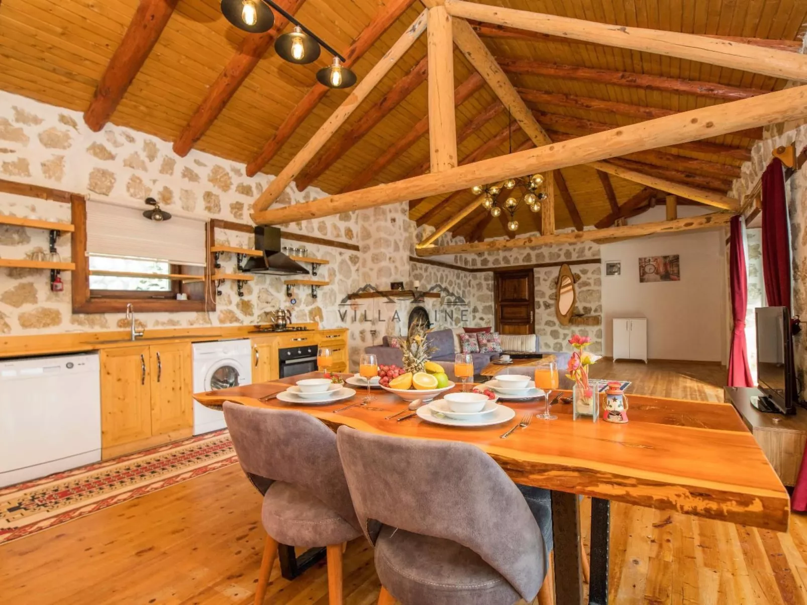 Rustikale Natursteinvilla mit Bergblick in Kalkan