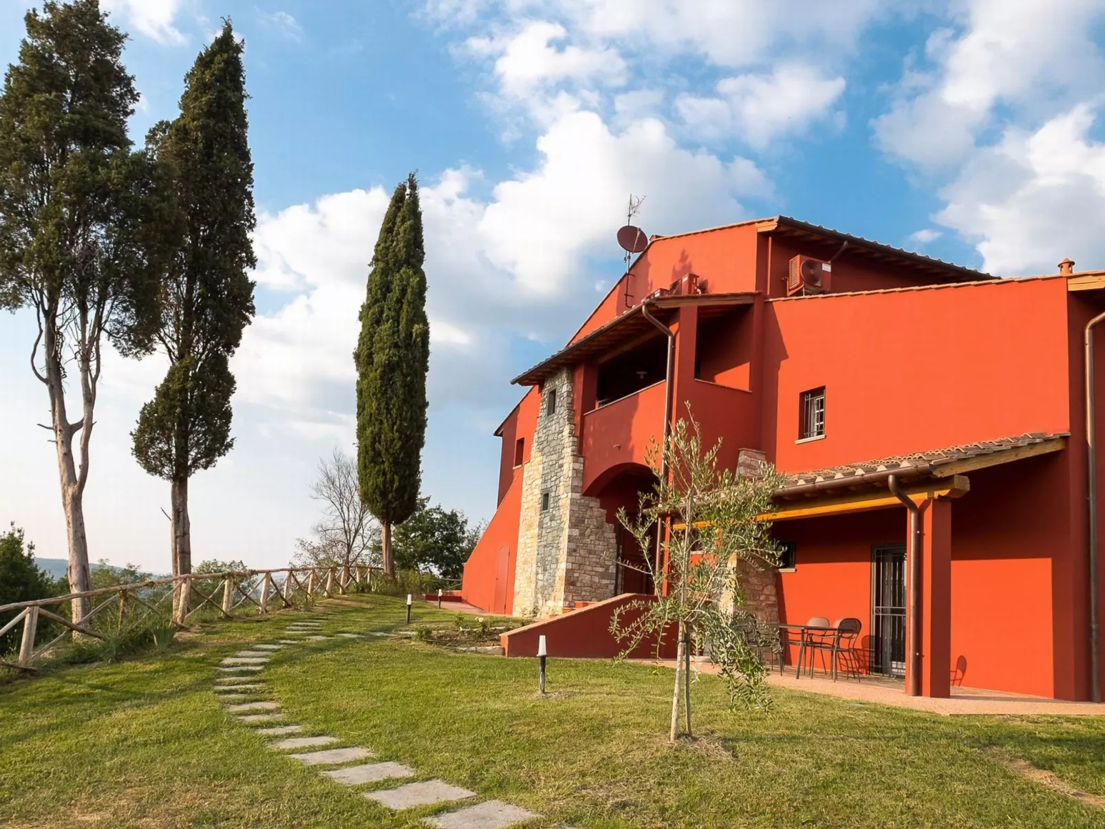 Wohnung 'Quercia T4 rota' mit Schwimmbad-Buiten