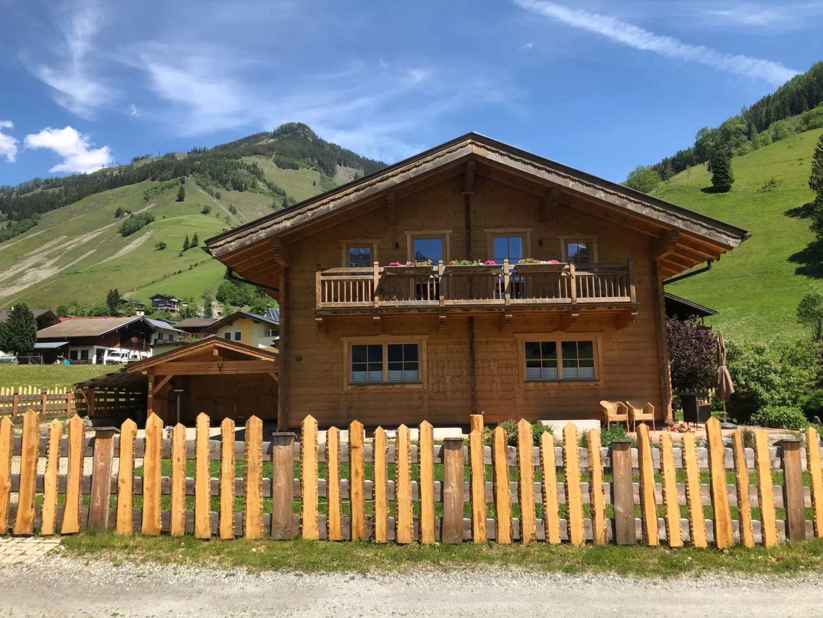Villa mit Garten, Terrasse und Grill-Buiten