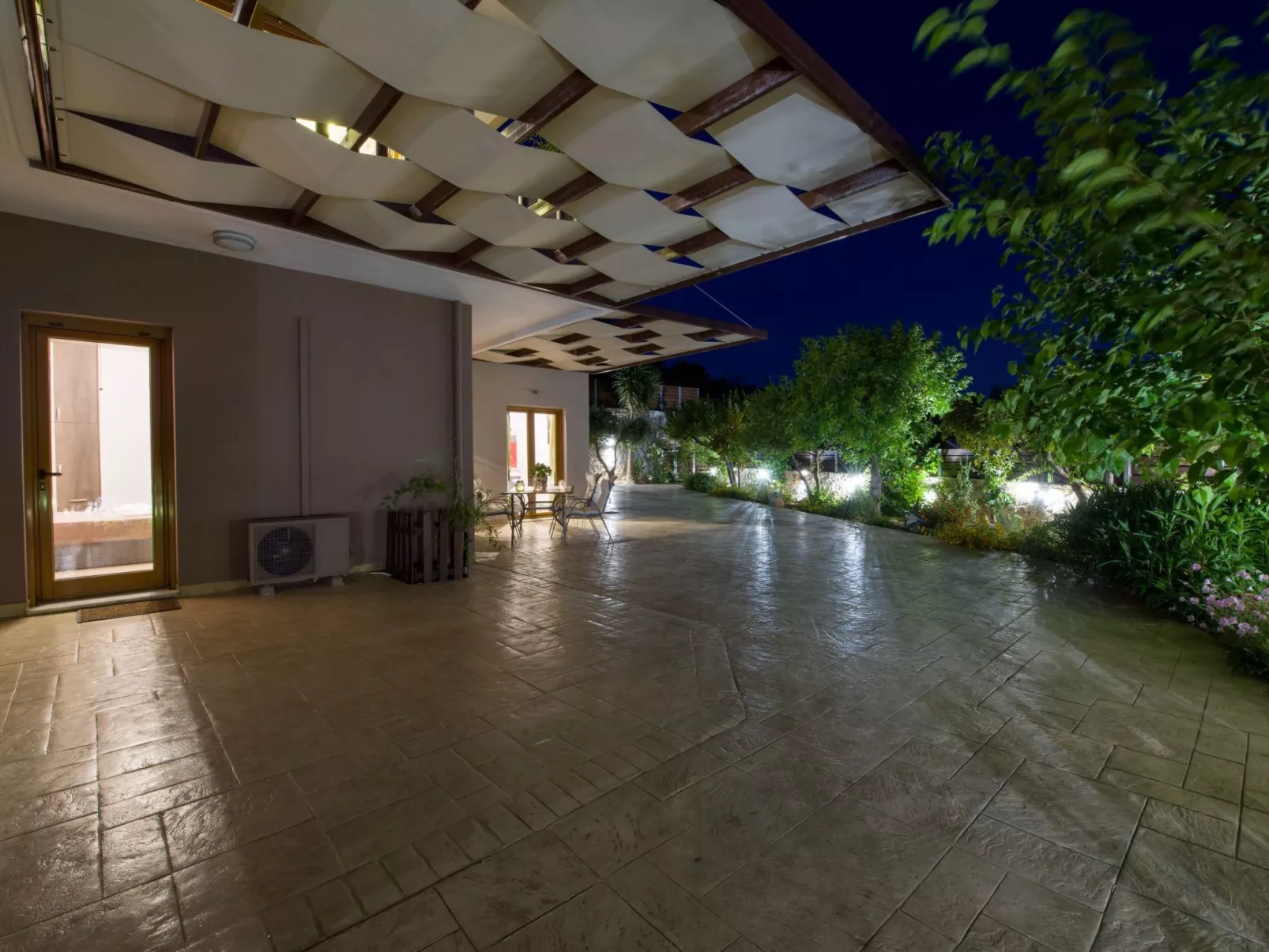 Ferienvilla mit Garten, Grill und Terrasse-Image-tags.info