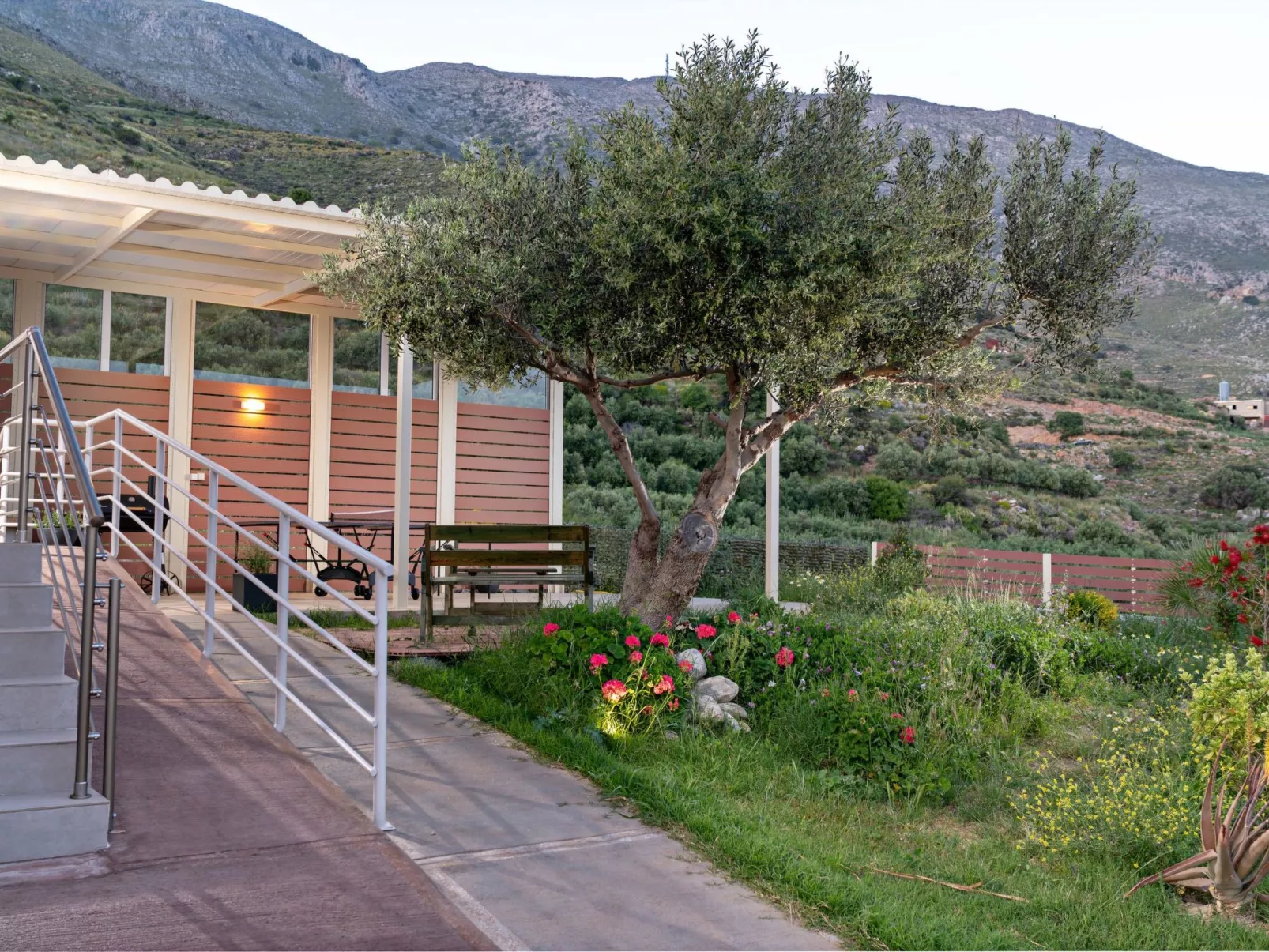 Villa Privater Pool Jacuzzi BBQ Kinderbereich-Buiten