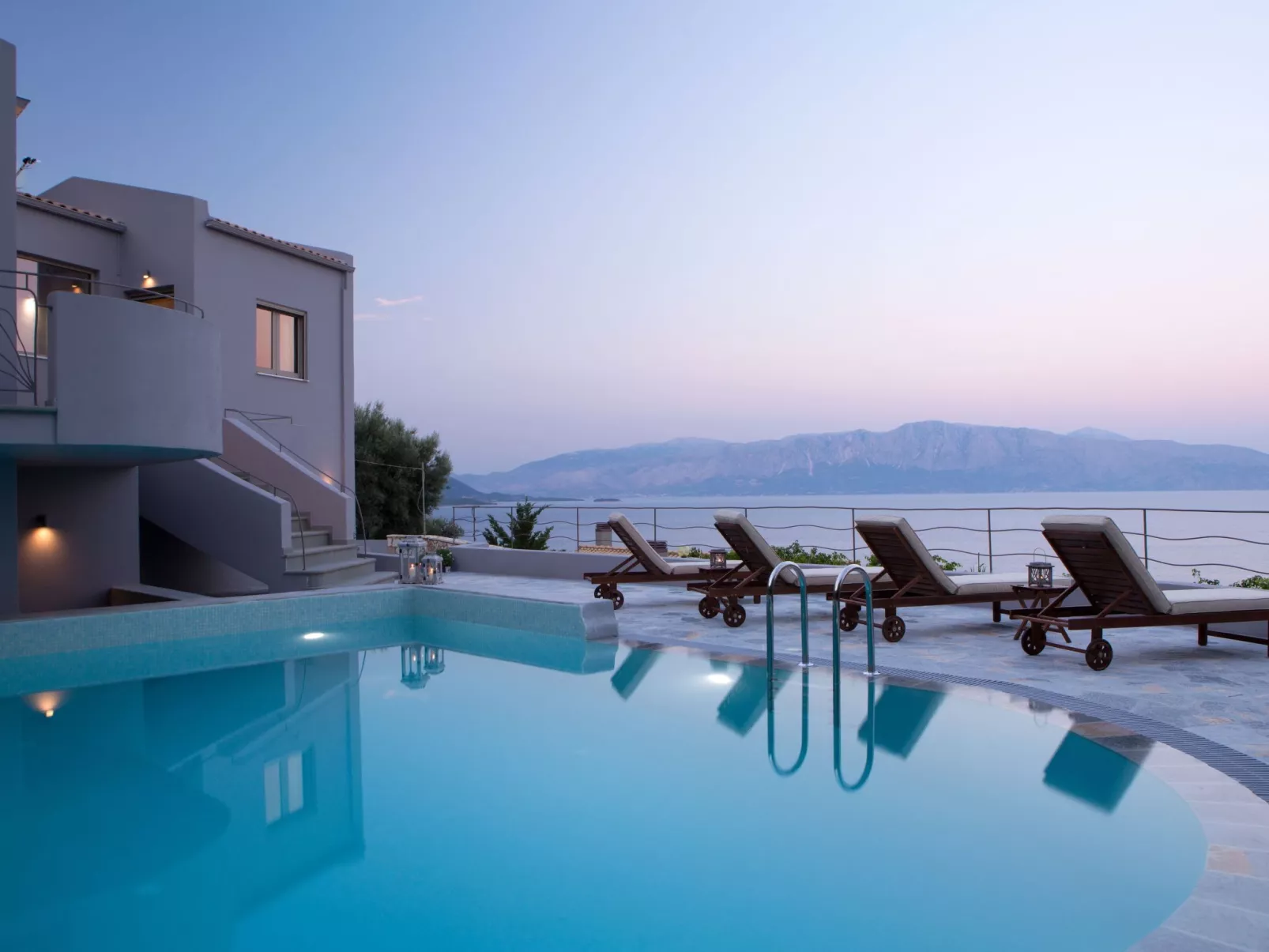 Herrliche Villa mit schönem Pool, Terrasse und Meerblick