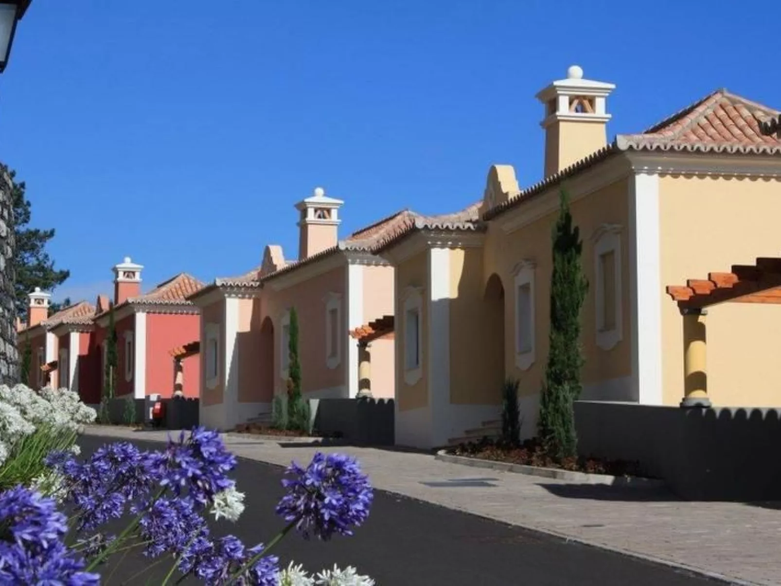 Elegante Ferienwohnung mit Gemeinschaftspool und Wellnessbereich-Buiten