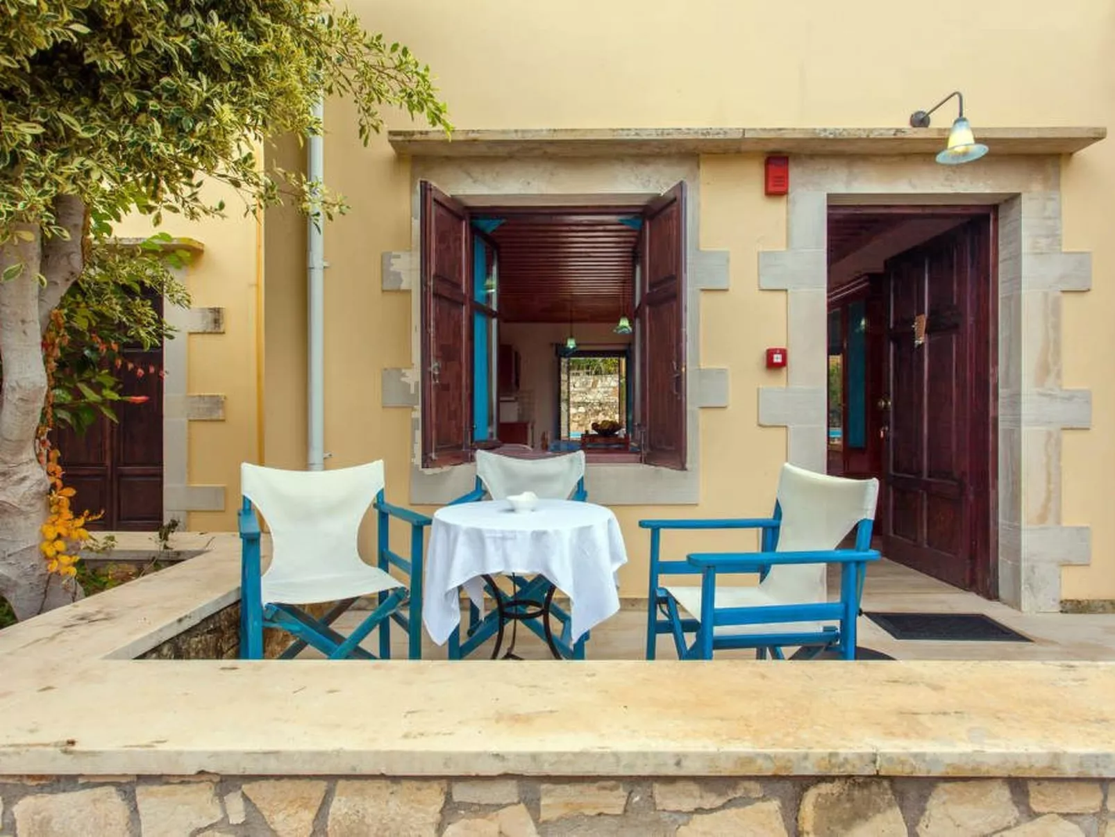 Mit Terrasse und Balkon