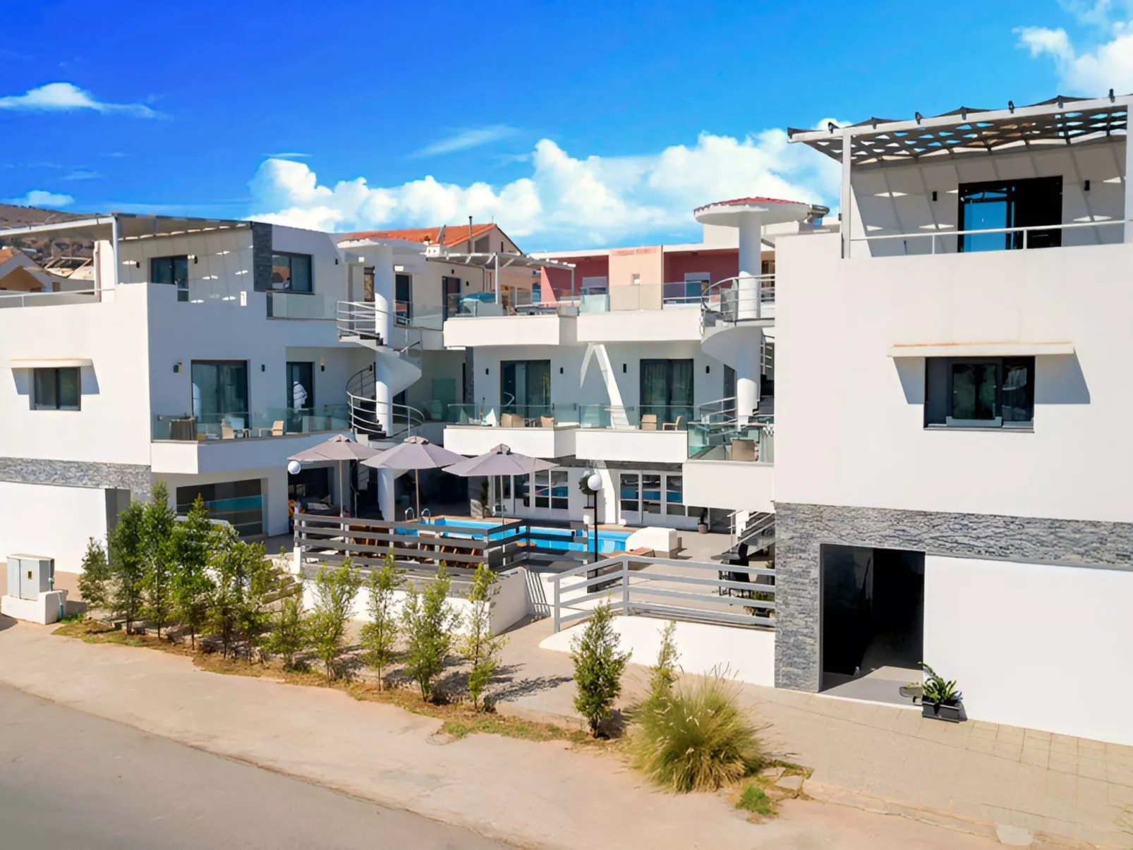 Pnoe Beachside Suite