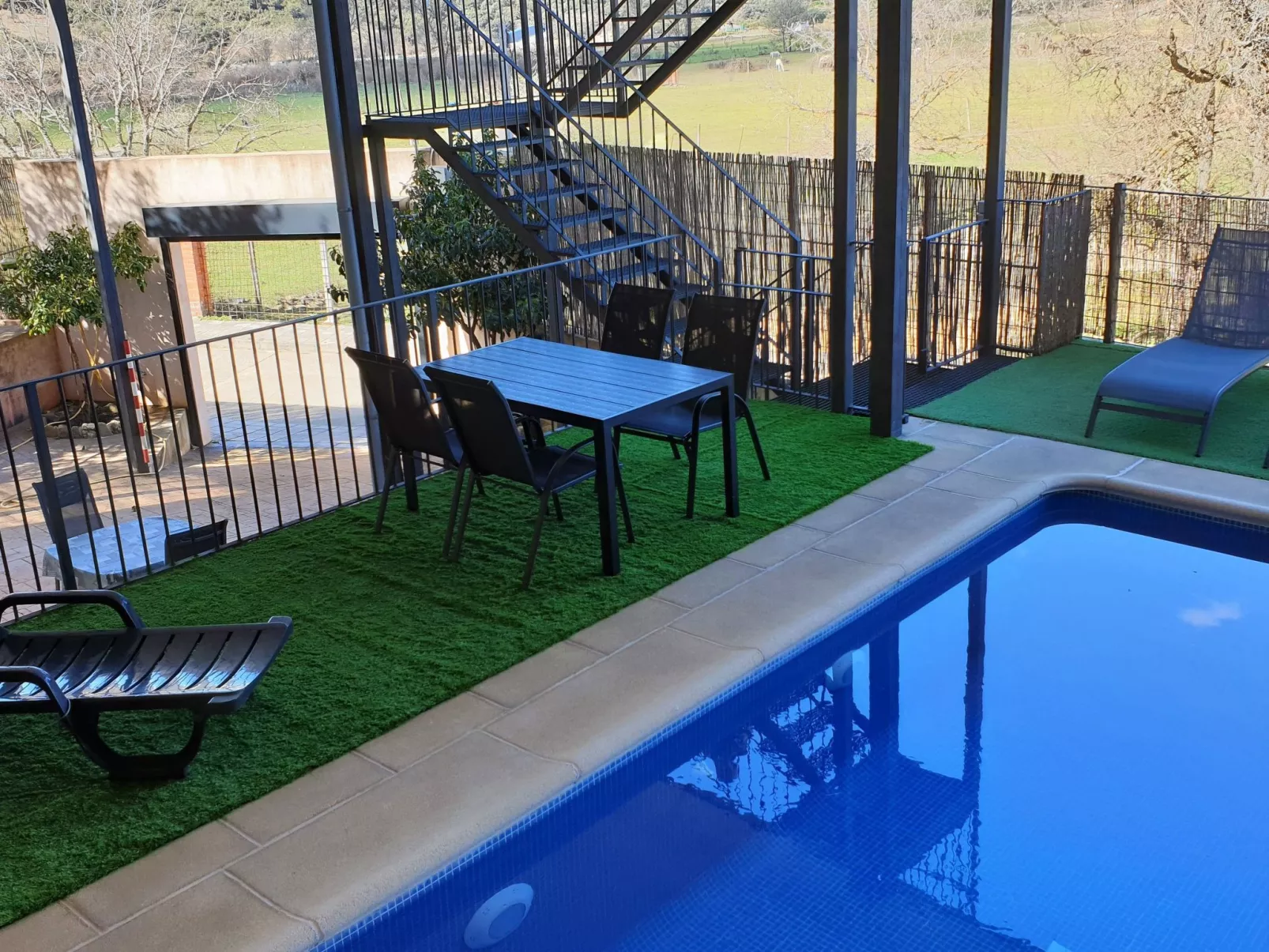 Mit privatem Pool-Buiten