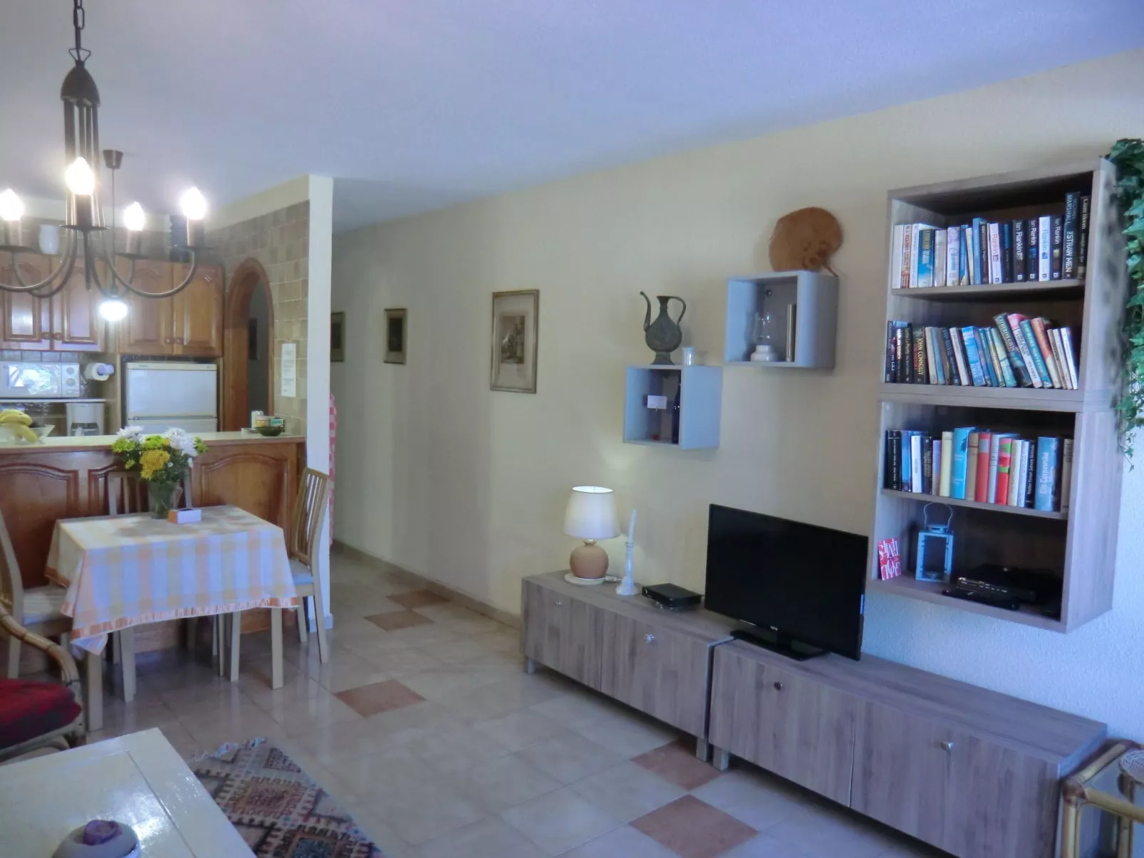 Ruhige Ferienwohnung mit Pool und Meerblick-Image-tags.info