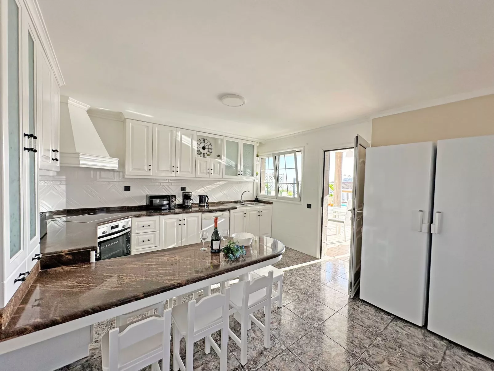 Villa "Esmeralda" mit Garten, Grill und Terrasse-Binnen