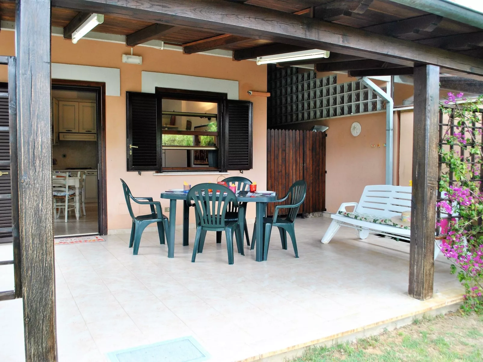 Charmantes Haus in Fondi mit überdachter Veranda