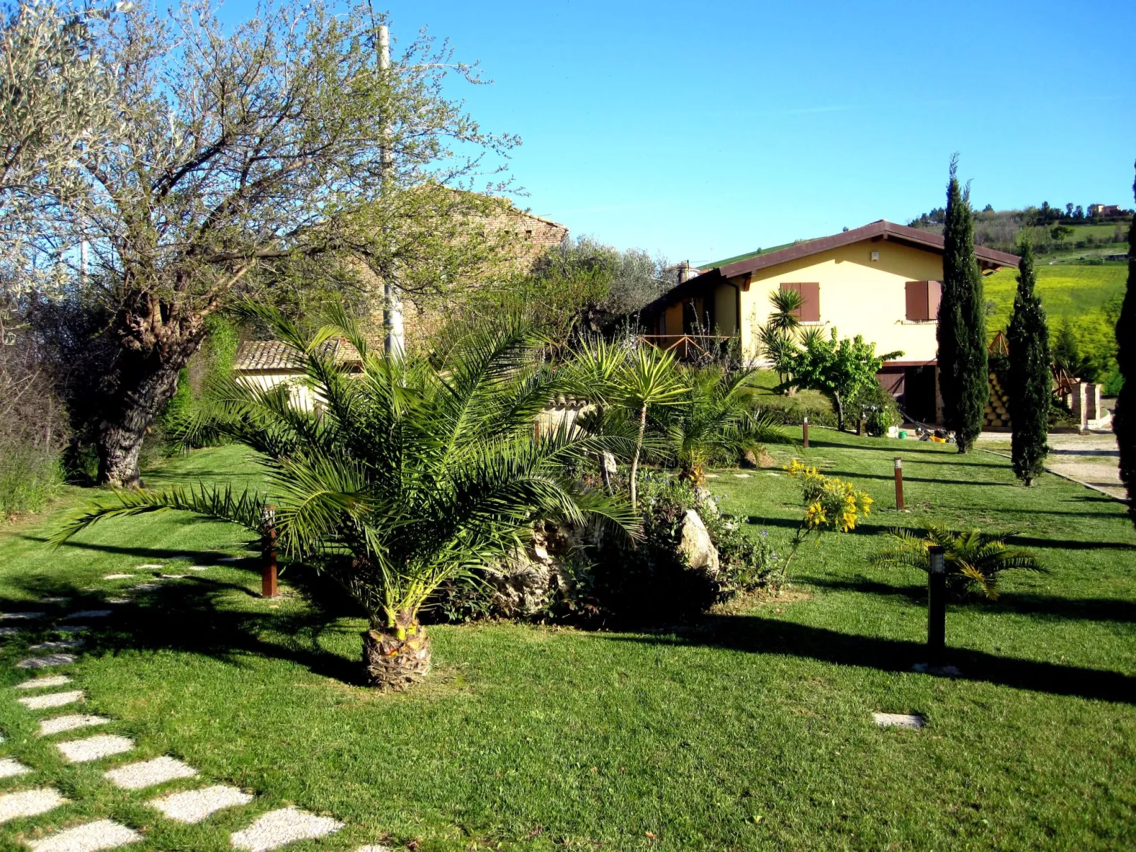 In Notaresco mit Grill und Garten