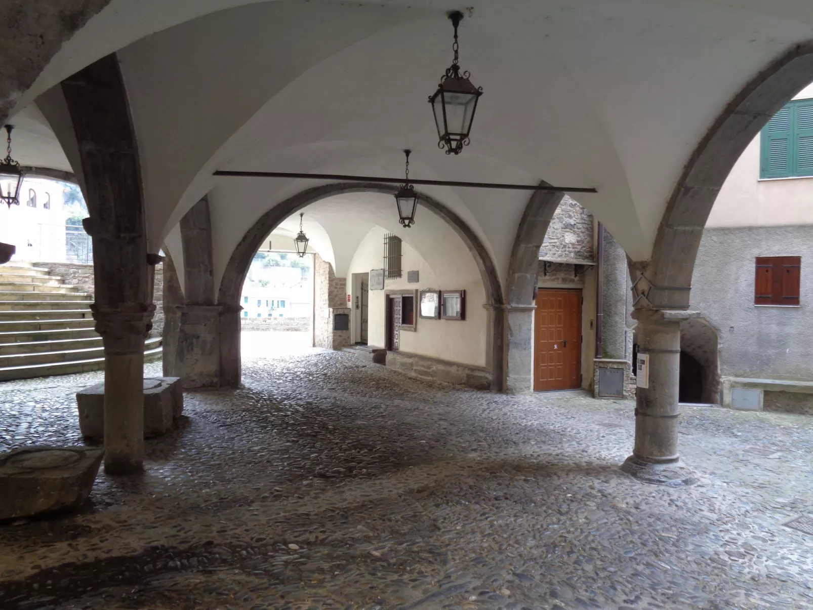 Panoramawohnung mit Balkon und Terrasse-Image-tags.info