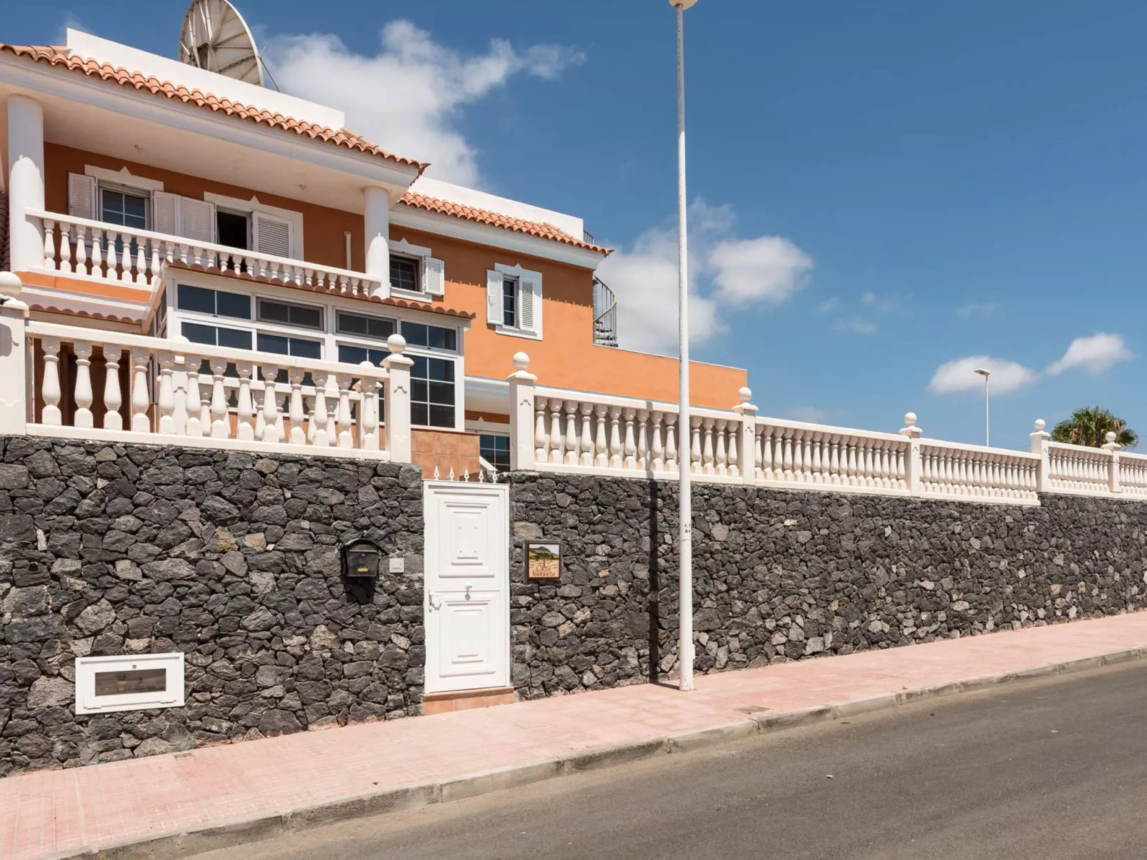 Villa Naranja mit beheiztem Pool und Meerblick