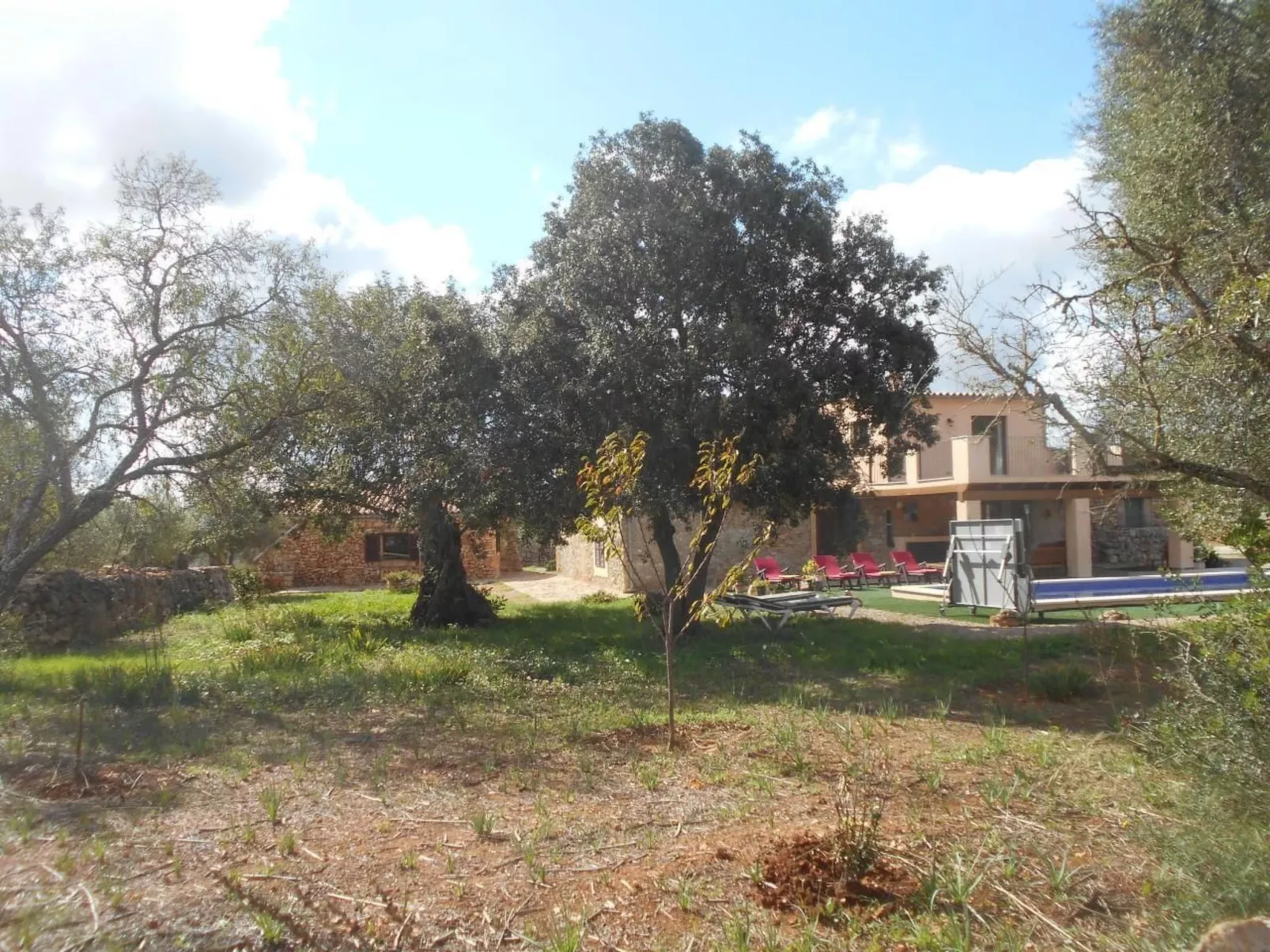 Freistehendes Landhaus mit Schwimmbad