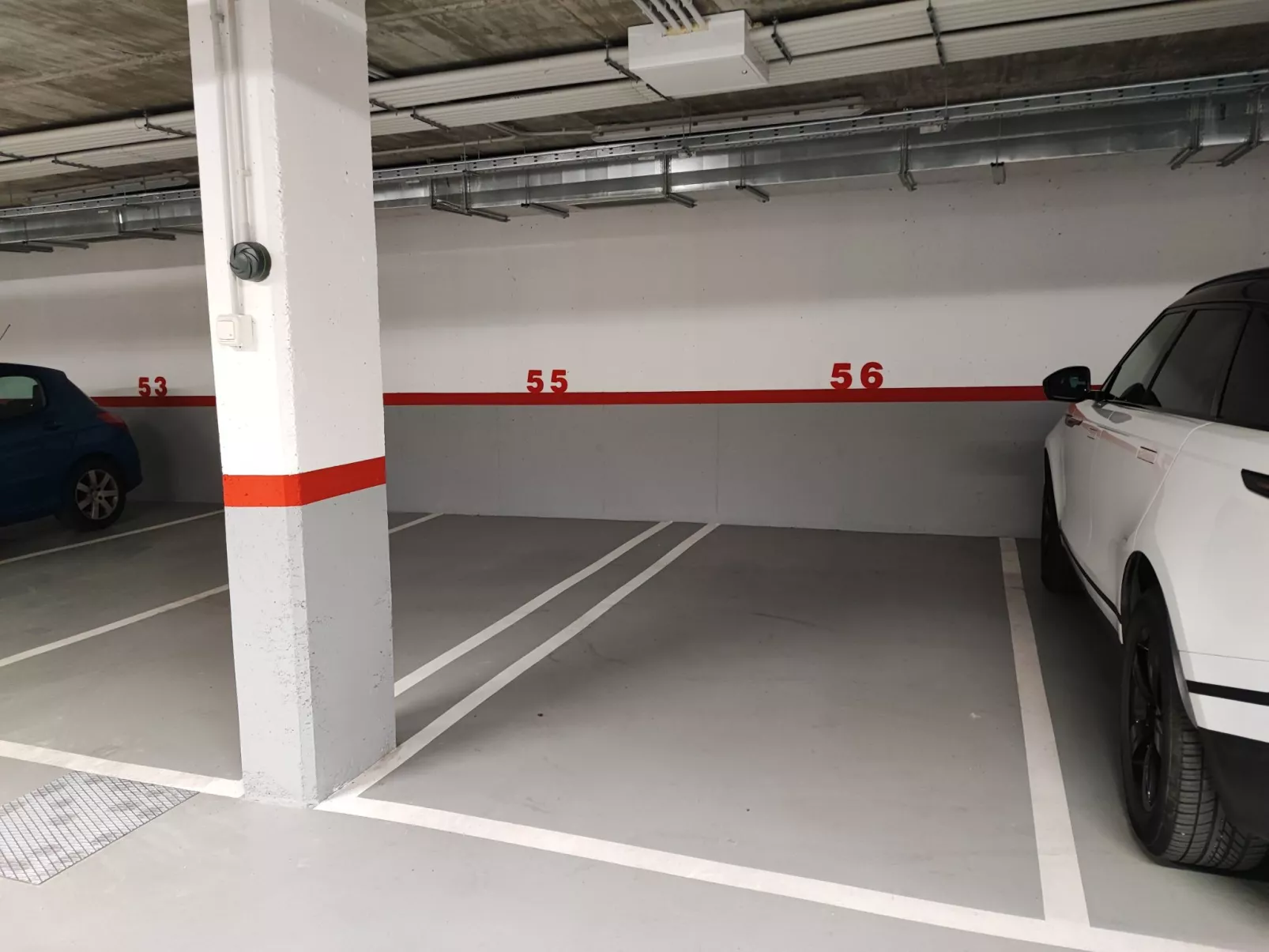 "La Invincible Moja" (Die unbesiegbare Moja)-Buiten