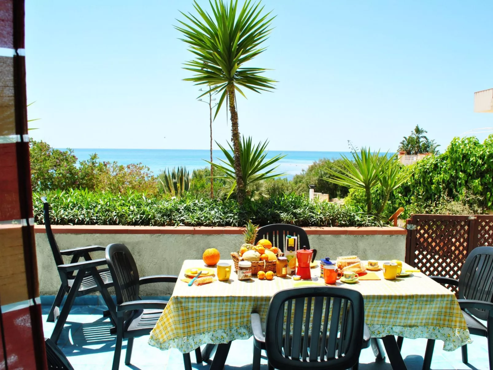 Ruhige Ferienwohnung in Sciacca mit Terrasse, Garten und Grill und Meerblick