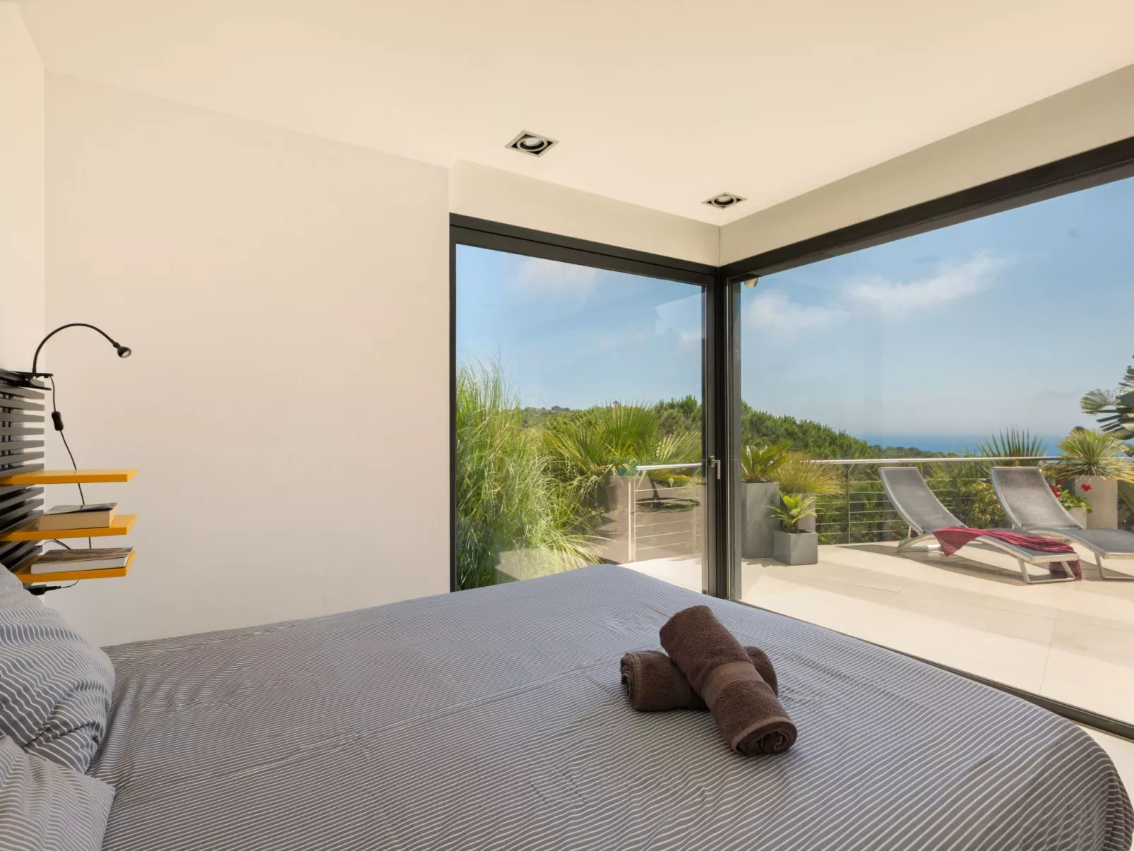 Luxuriöse Villa mit fantastischem Meerblick und Pool-Binnen