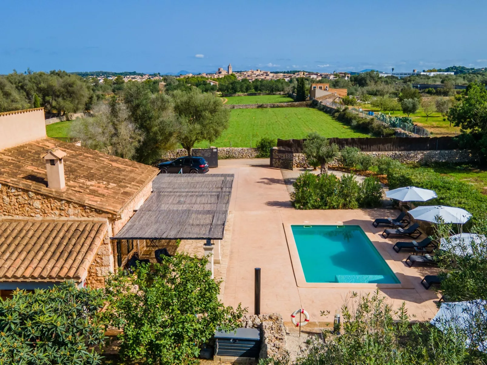 Stilvolle, top-moderne, traumhafte Finca in Sineu