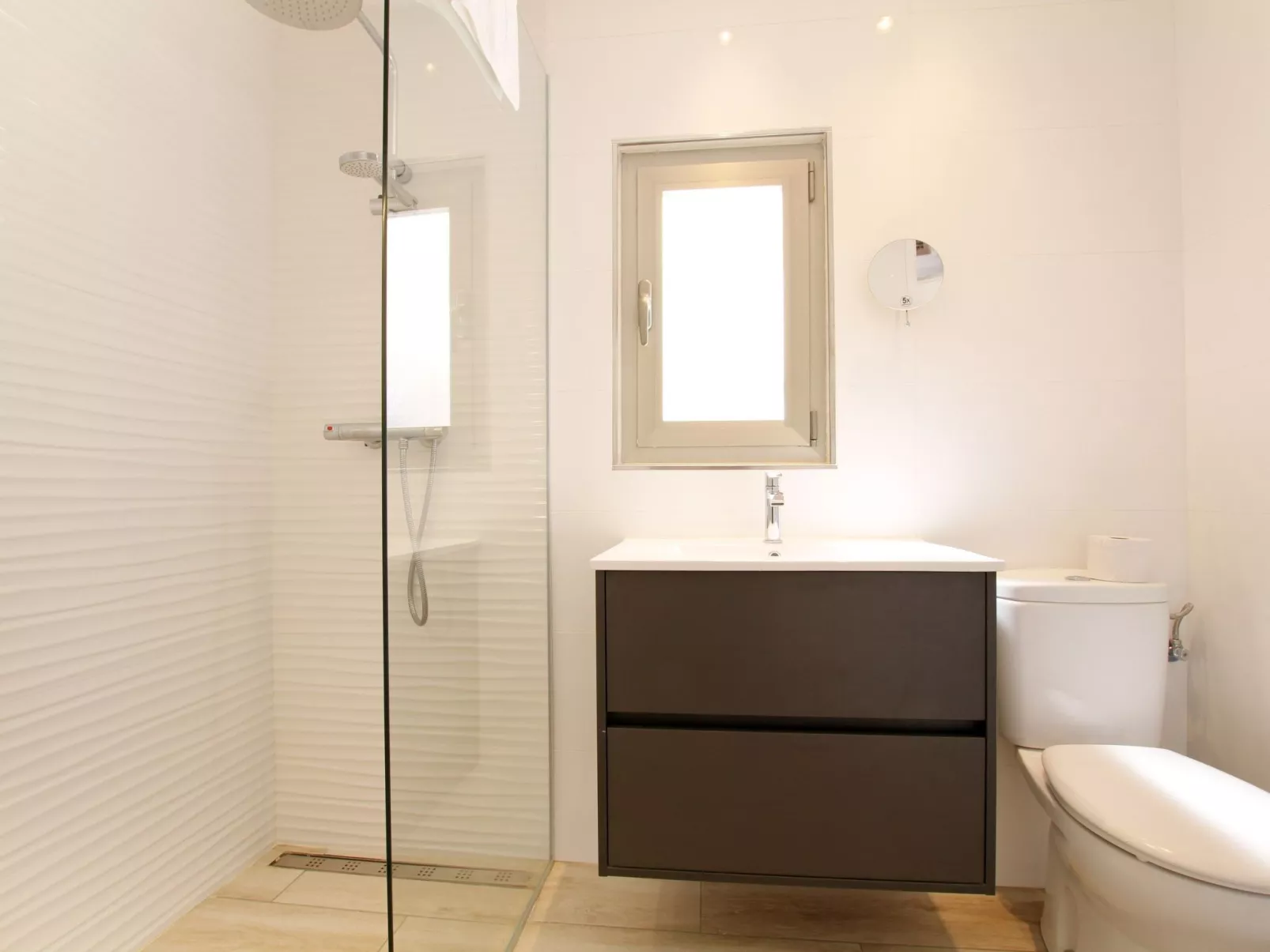 Can Colom-Image-tags.info