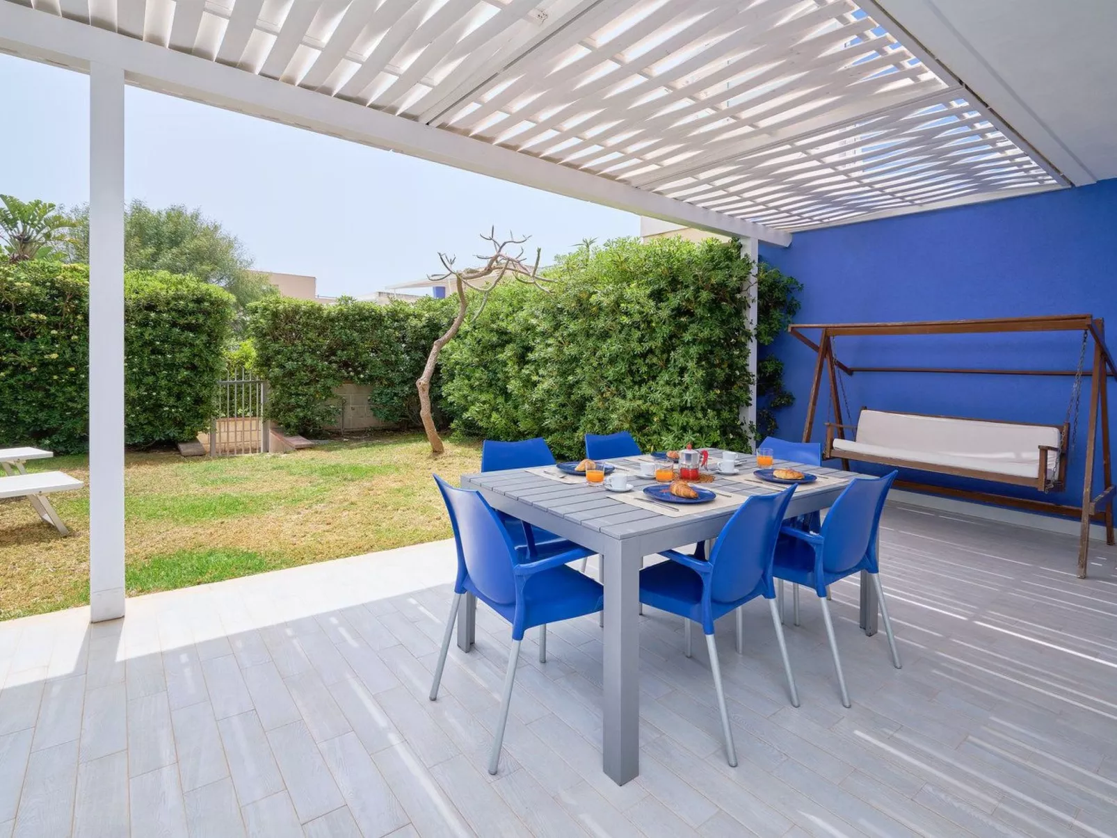 In Marina Di Ragusa mit Terrasse, Grill und Garten