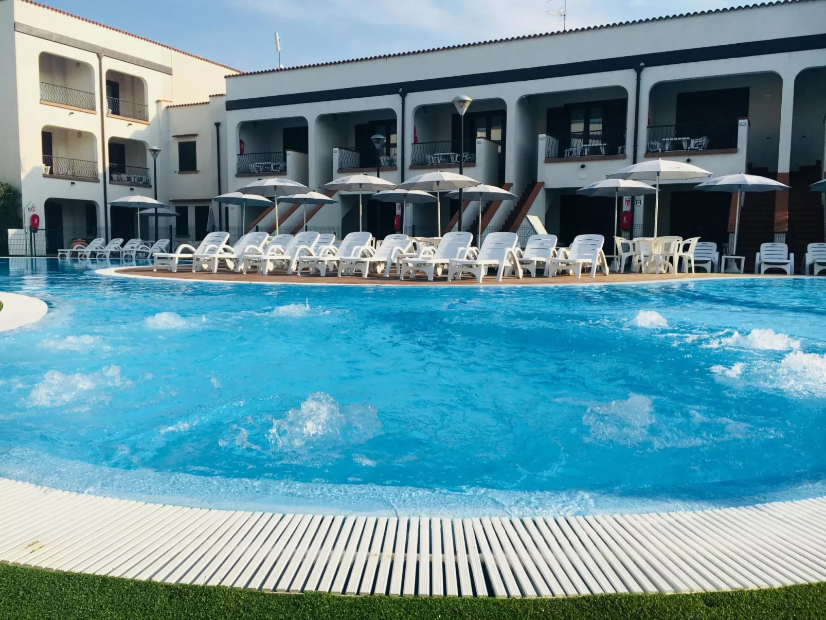 In Lido Di Spina mit Möbliertem Balkon-Buiten